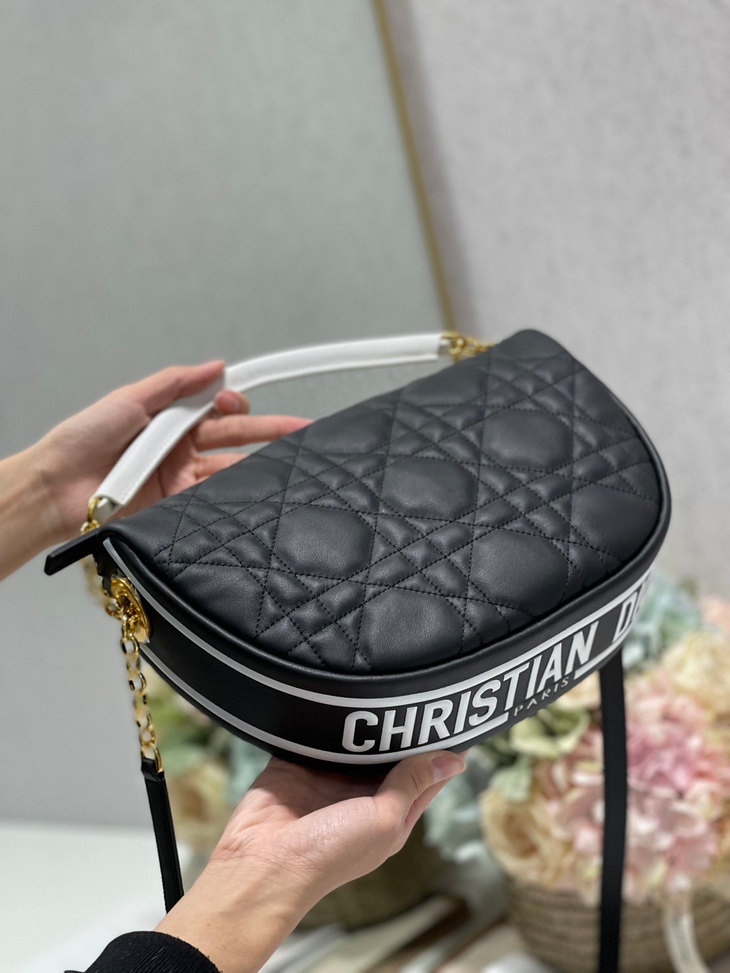 Top Quality MeTop Qualityum Vibe Hobo Bag Black Cannage, Black Handbags, Crossbody Bags, 30cm CD M7201ONOA_M911