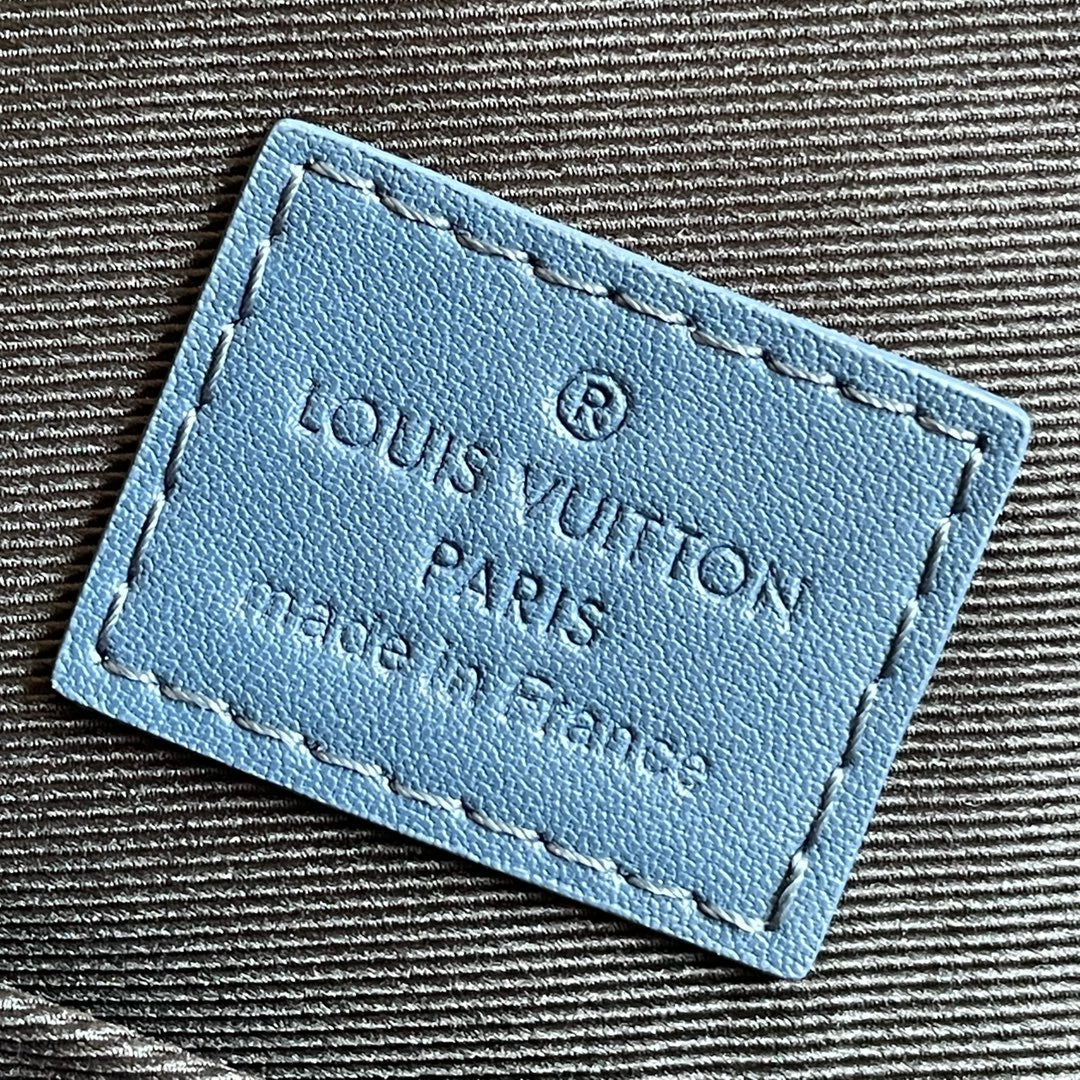 Top Quality Christopher Messenger Taurillon Blue For Men, Bags, Shoulder And Crossbody Bags 11.4in/29cm Top Quality M58475