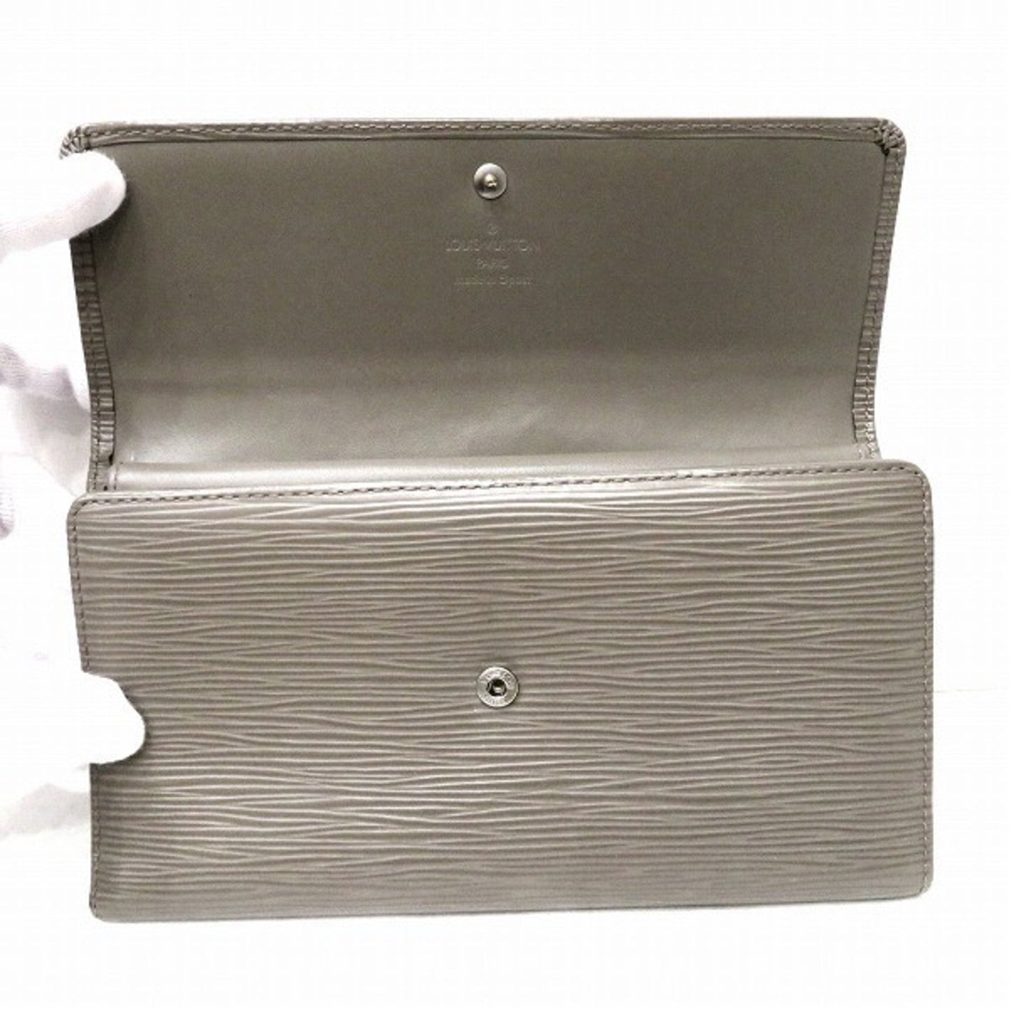 Louis Vuitton Epi  Epi Leather Long Wallet (Bi-Fold)