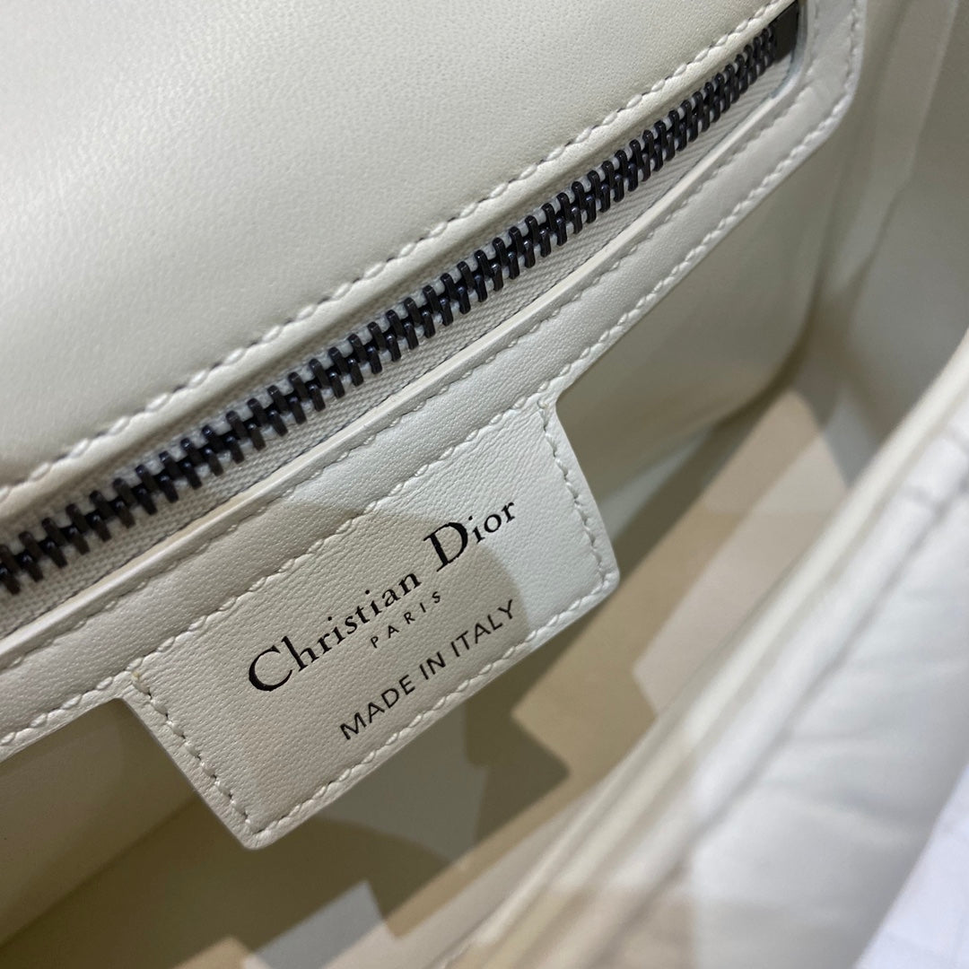 Top Quality Mini Caro Bag Latte Matte Padded Macrocannage, Latte White, For Women Womens Handbags, Crossbody Bags, 20cm CD