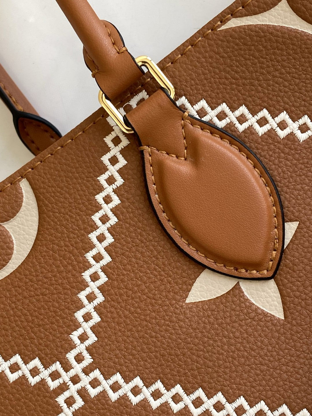 Top Quality Onthego MM Tote Bag Monogram Empreinte Arizona Brown For Women, Women Handbags, Shoulder Bags And Crossbody Bags 13.8in/35cm Top Quality M46015