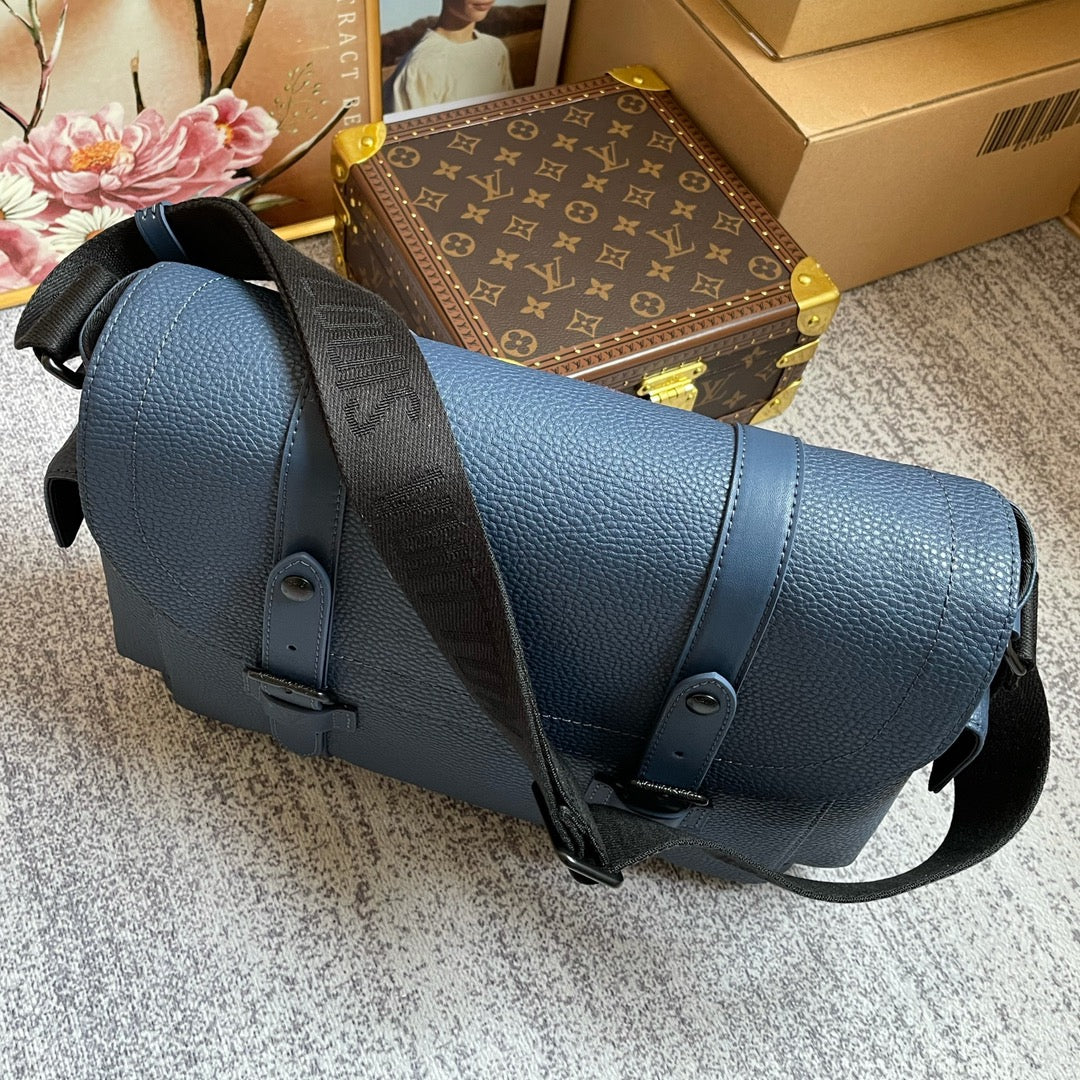 Top Quality Christopher Messenger Taurillon Blue For Men, Bags, Shoulder And Crossbody Bags 11.4in/29cm Top Quality M58475