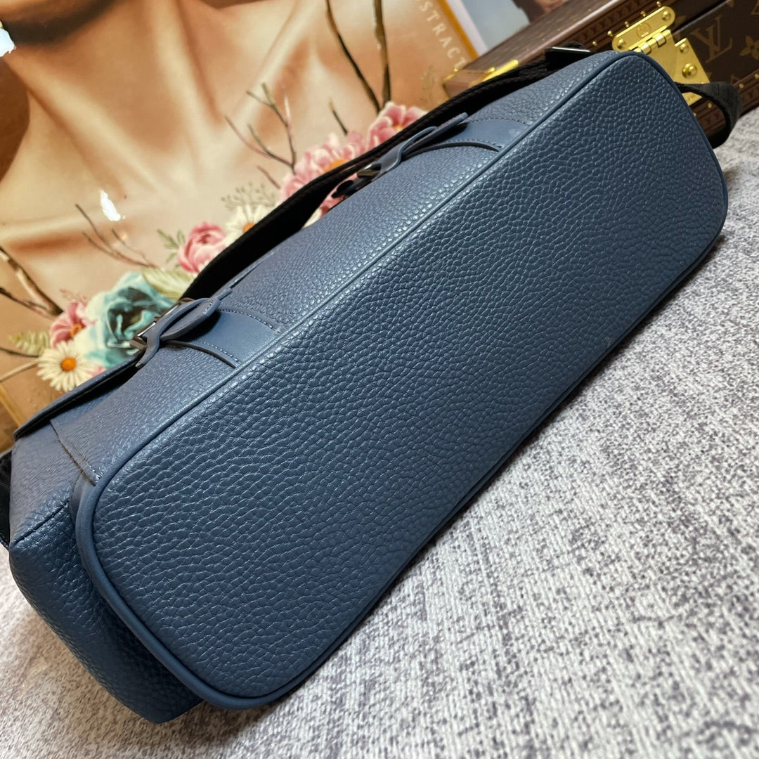 Top Quality Christopher Messenger Taurillon Blue For Men, Bags, Shoulder And Crossbody Bags 11.4in/29cm Top Quality M58475
