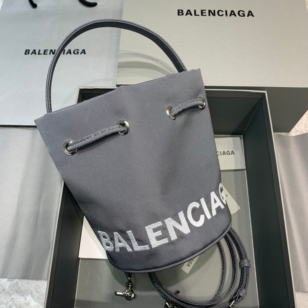 Top Quality Le Cagole MeTop Qualityum Bucket Bag In Gray, For Women,  Bags 11.8in/30cm