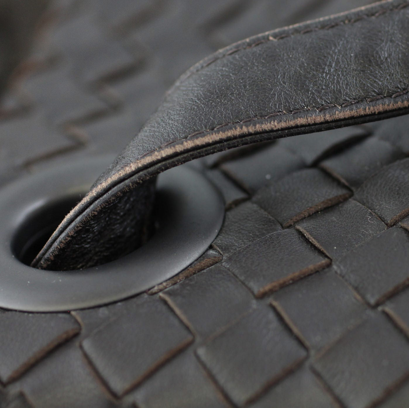 Bottega Veneta Intrecciato Nappa Garda Medium