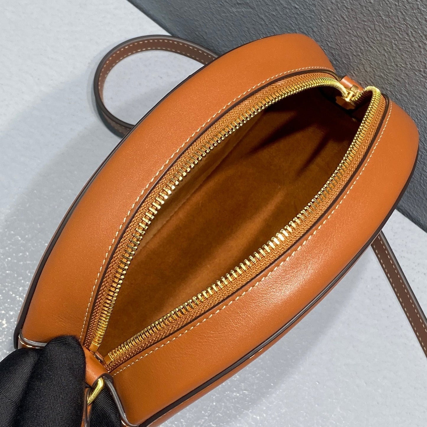Top Quality Oval Bag Cuir Triomphe Brown For Women 8in/20cm 198603DXC.04LU