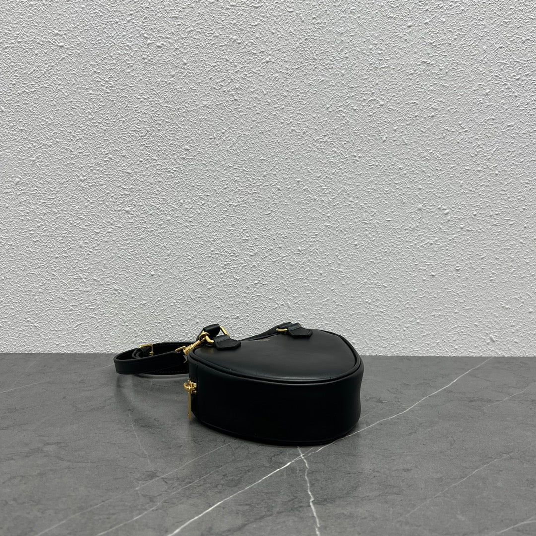 Top Quality MeTop Qualityum Heart Bag Black For Women 6in/14.5cm 