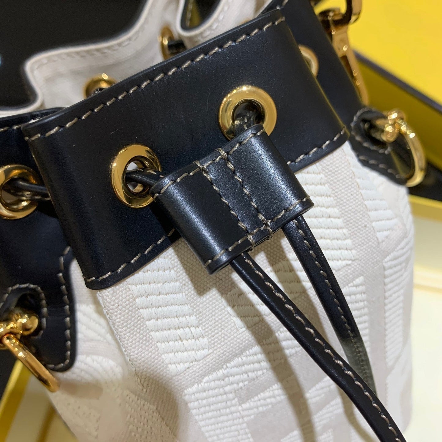 Top QualityTop Quality Mon Tresor White Canvas For Women, Women’s Handbags, Shoulder And Crossbody Bags 7.1in/18cm FF 8BS010