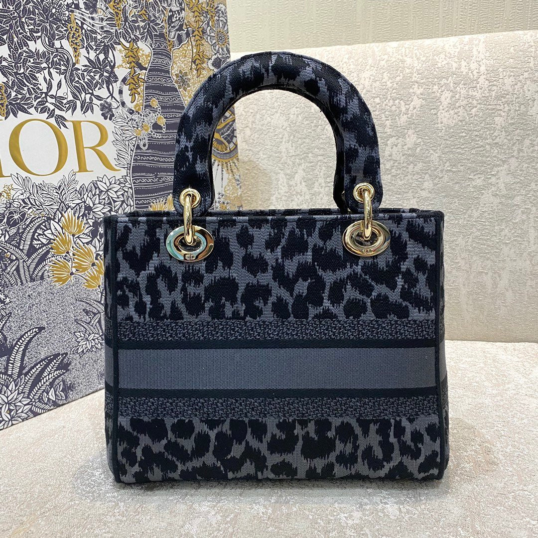 Top Quality MeTop Qualityum Lady D-Lite Bag Blue and Black Mizza Embroidery, Blue and Black Handbags, Crossbody Bags, 24cm CD M0565ORTop Quality_M962