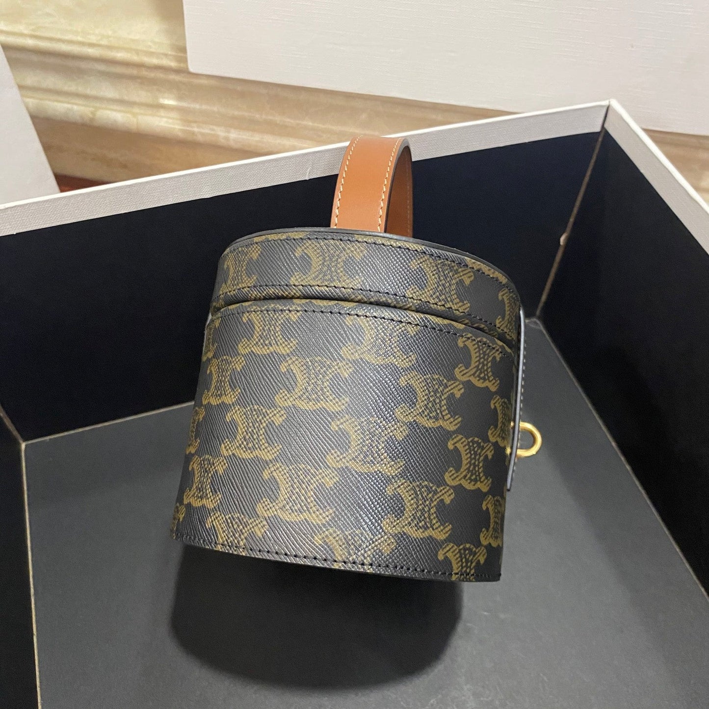 Top Quality Vanity Case In Triomphe Canvas Tan For Women 6in/15cm 4M0932DP4.04LU
