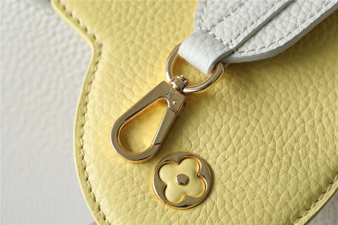 Top Quality Capucines MM Taurillon Creme Beige/ Plume Yellow Berlingot For Women, Womens Bags, Shoulder And Crossbody Bags 12.4in/31.5cm Top Quality M59883
