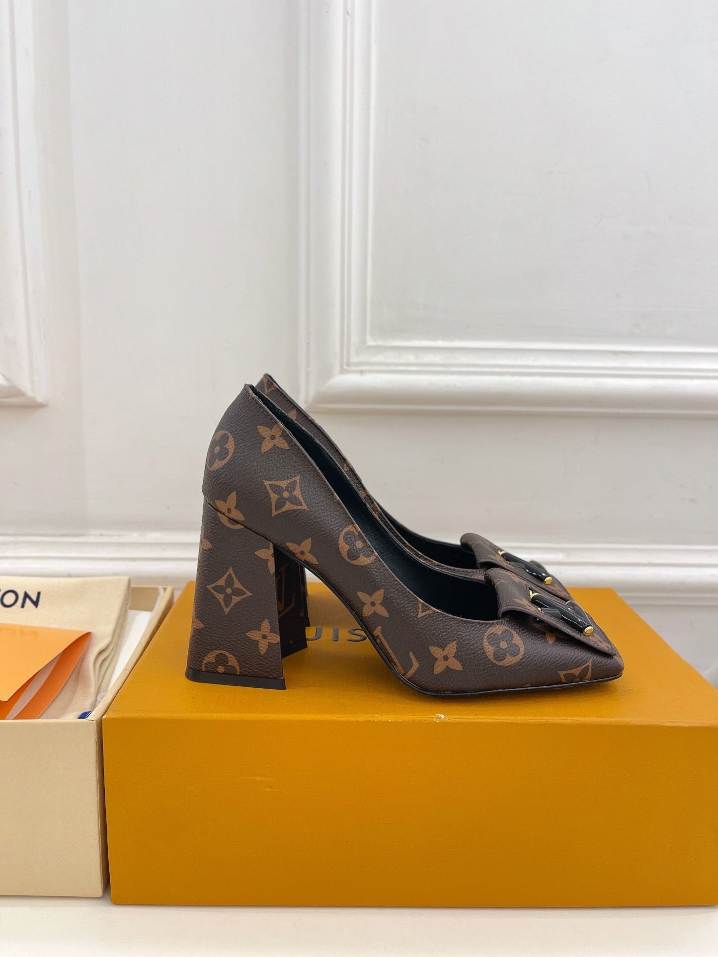 New 1:1 rep LUV High Heel Shoes 011