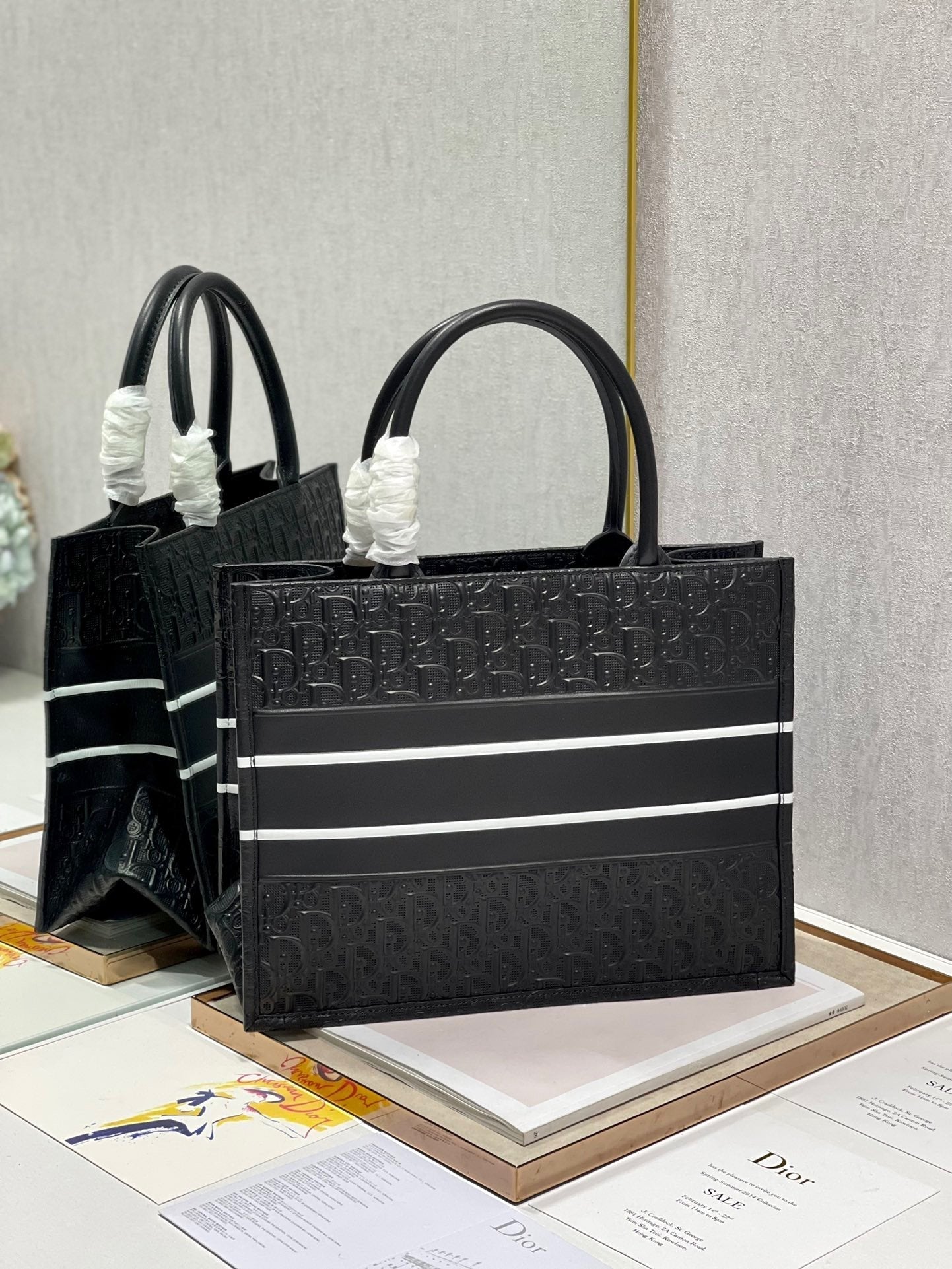 Top Quality MeTop Qualityum Book Tote Black, For Women, Womens Handbags 14in/36cm CD