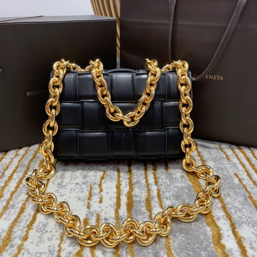 Top Quality Chain Cassette Bag For Women 10.2in/26cm In Black 631421VBWZ08425