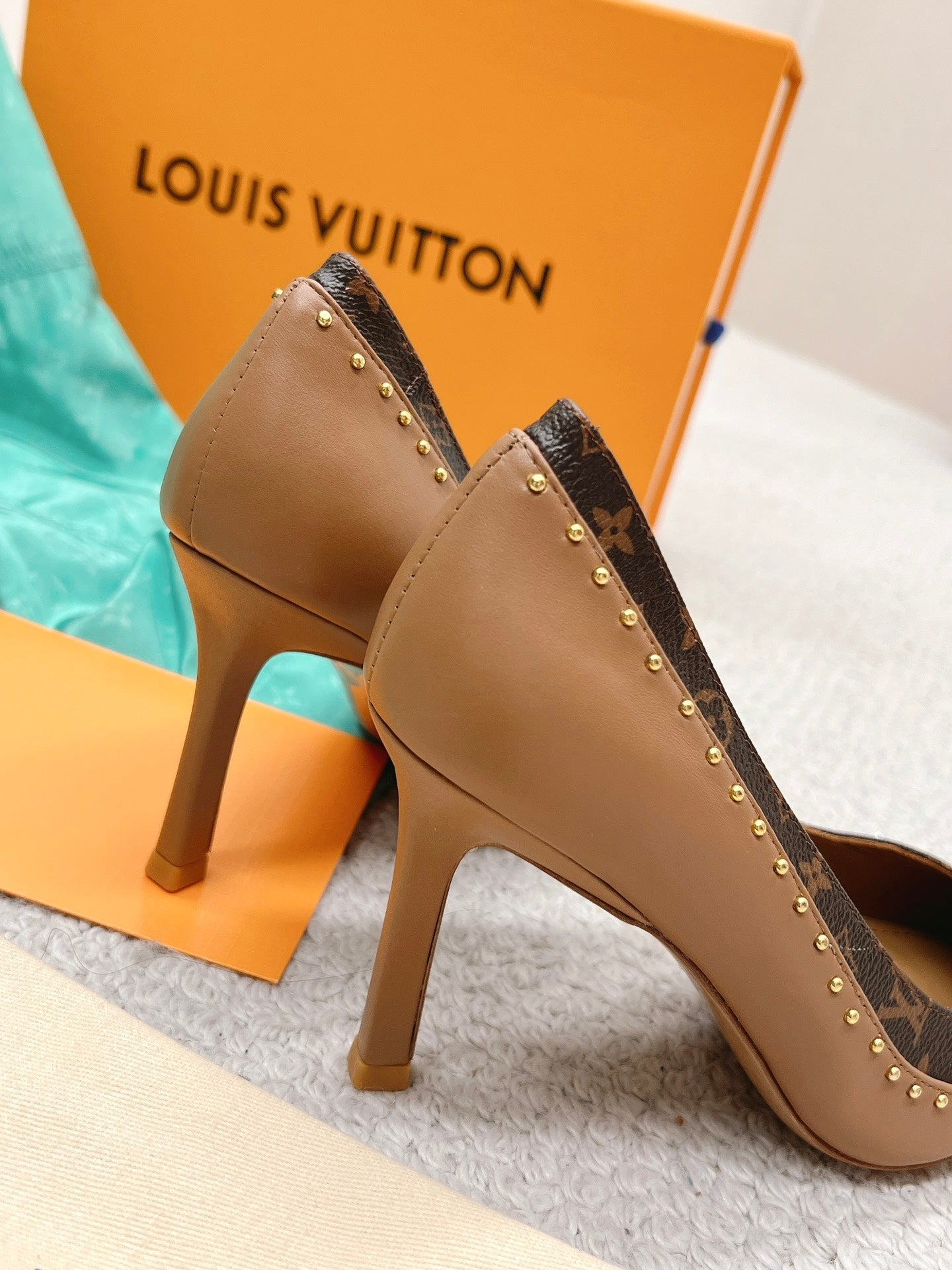 New 1:1 rep LUV High Heel Shoes 042