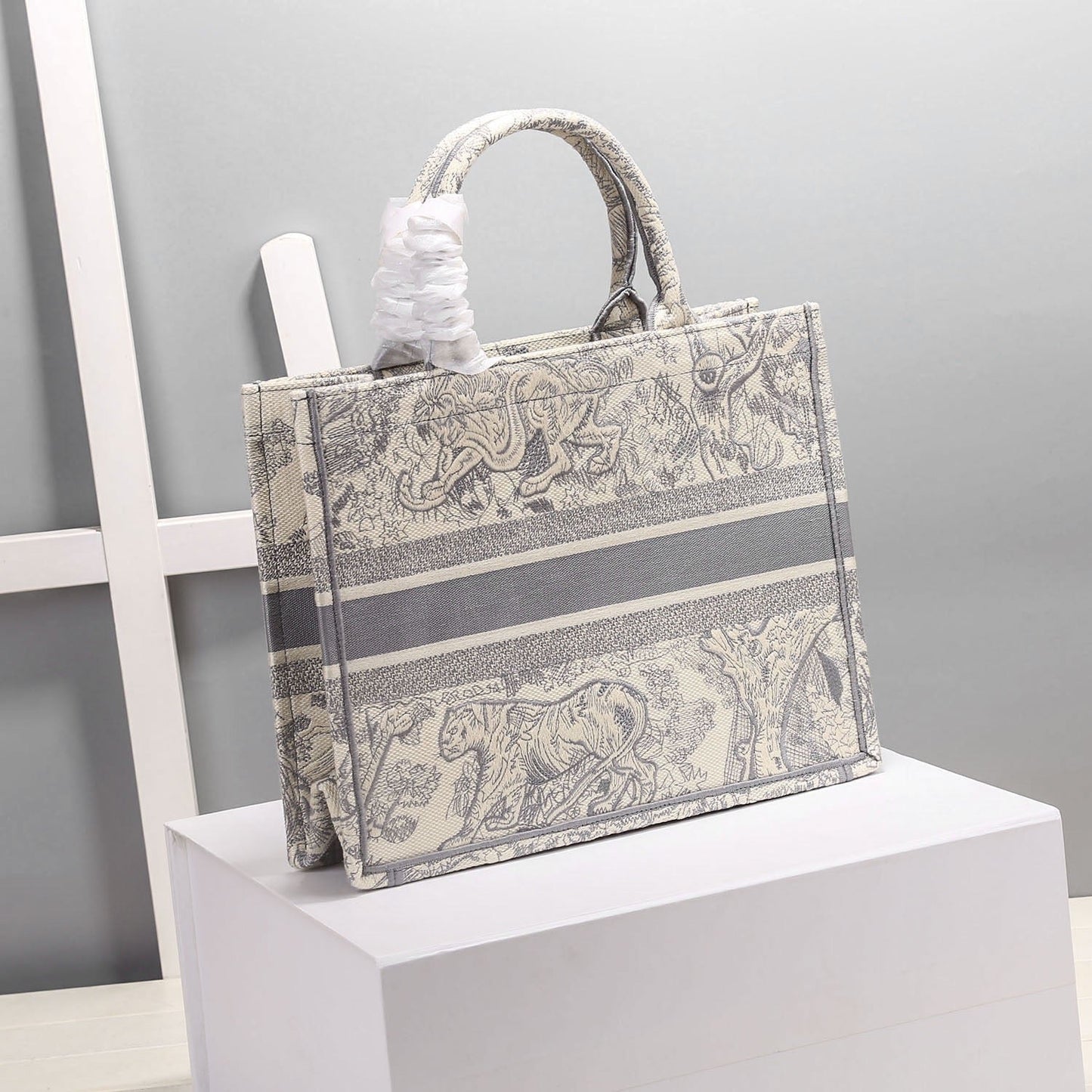 Top Quality MeTop Qualityum Book Tote Gray, For Women, Womens Handbags 14in/36cm CD M1296ZTDT_M932