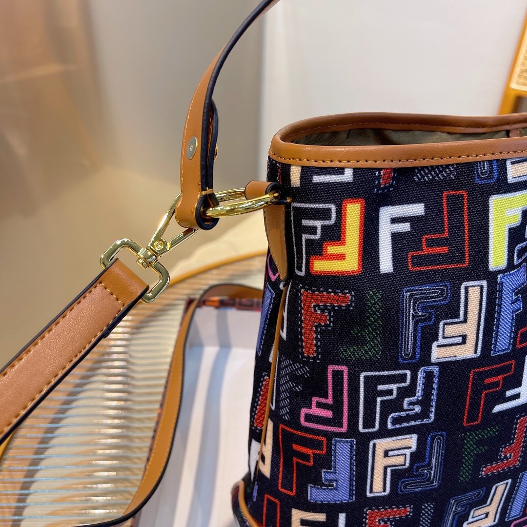 EN - New 1:1 rep  Bags FEI 194