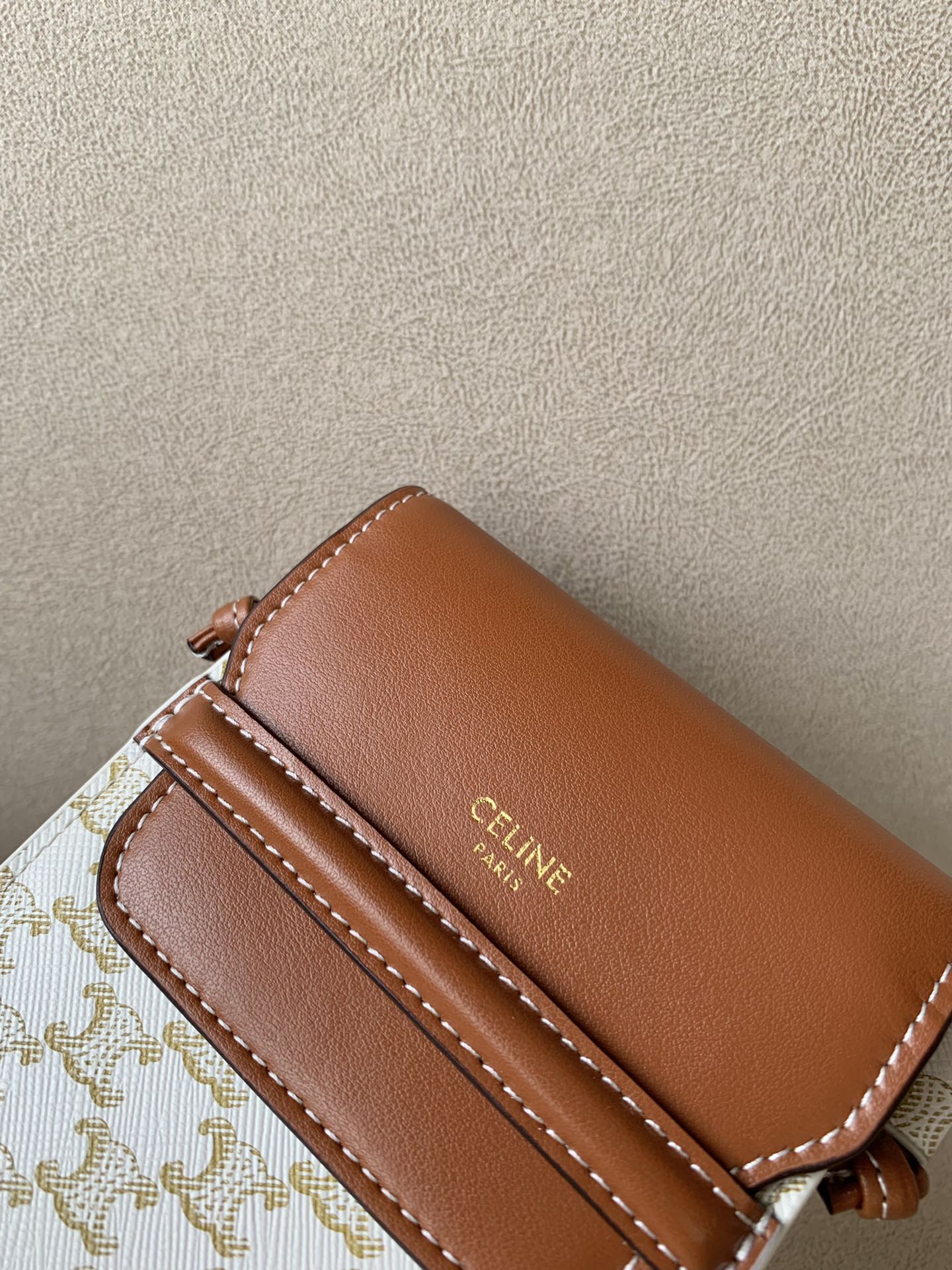 Top Quality Phone Pouch With Top Qualityap In Triomphe Canvas And Lambskin White/Tan For Women 7in/18cm 10G332CQD.01TA