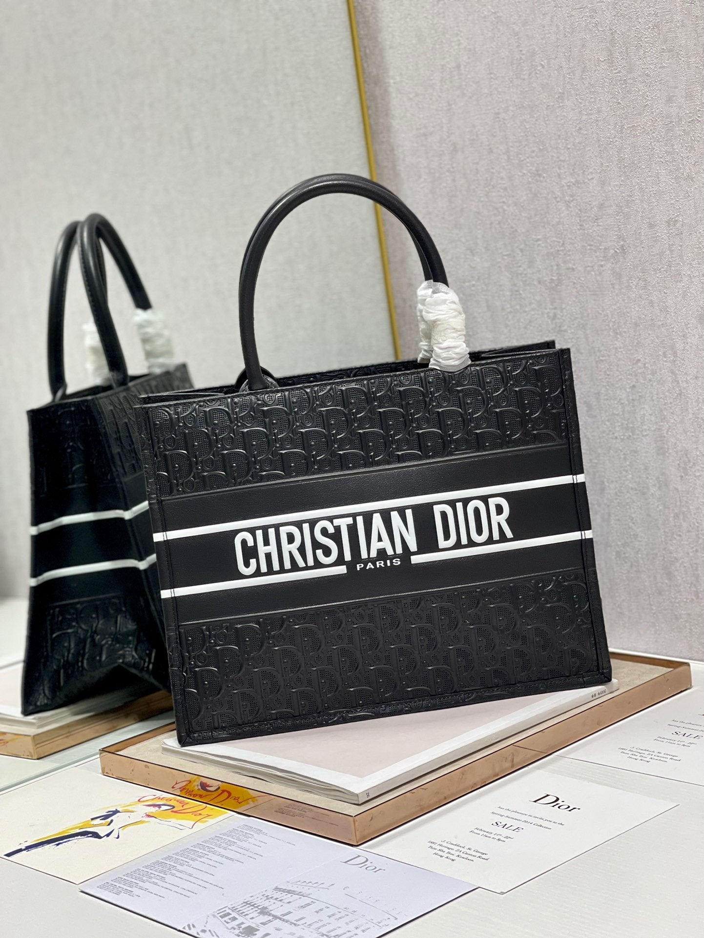 Top Quality MeTop Qualityum Book Tote Black, For Women, Womens Handbags 14in/36cm CD