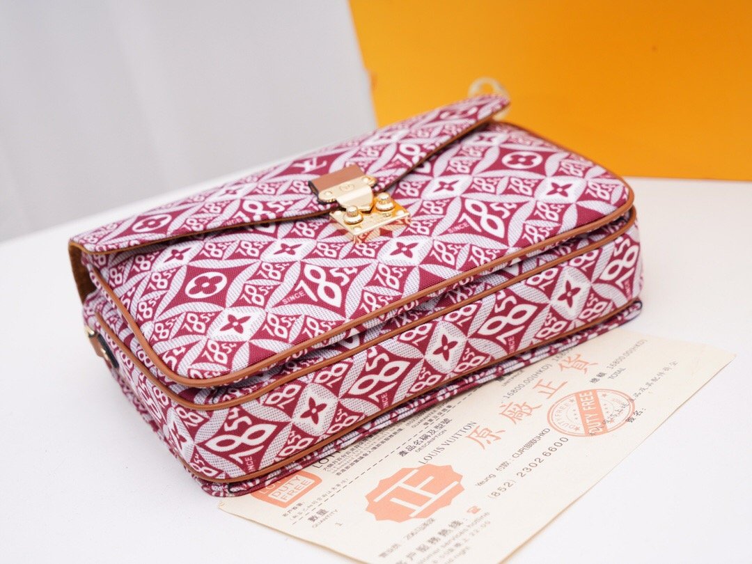 EN - New 1:1 rep  Bags LUV 128