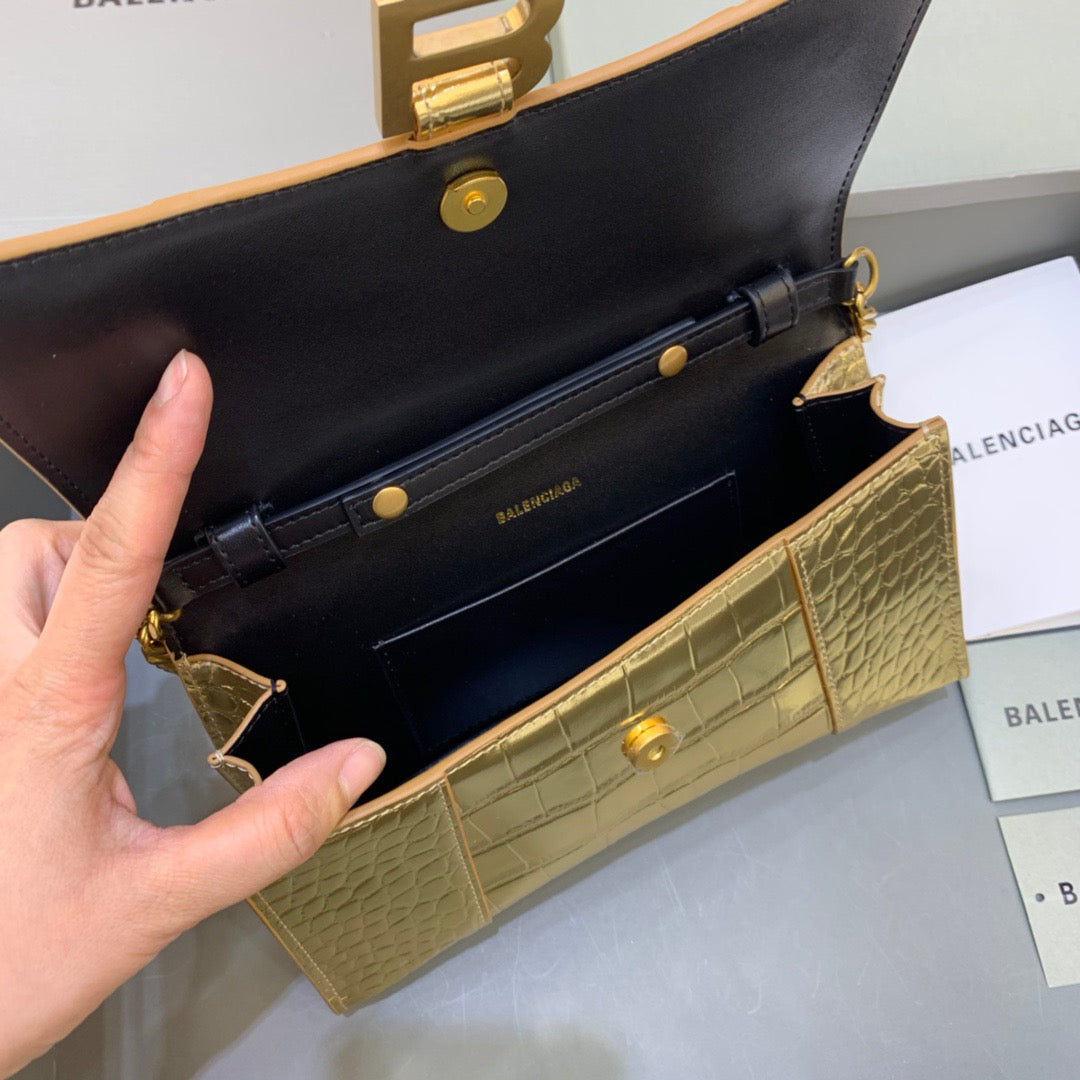 Top Quality Hourglass Wallet On Chain in Gold, For Women,  Bags 9in/23cm
