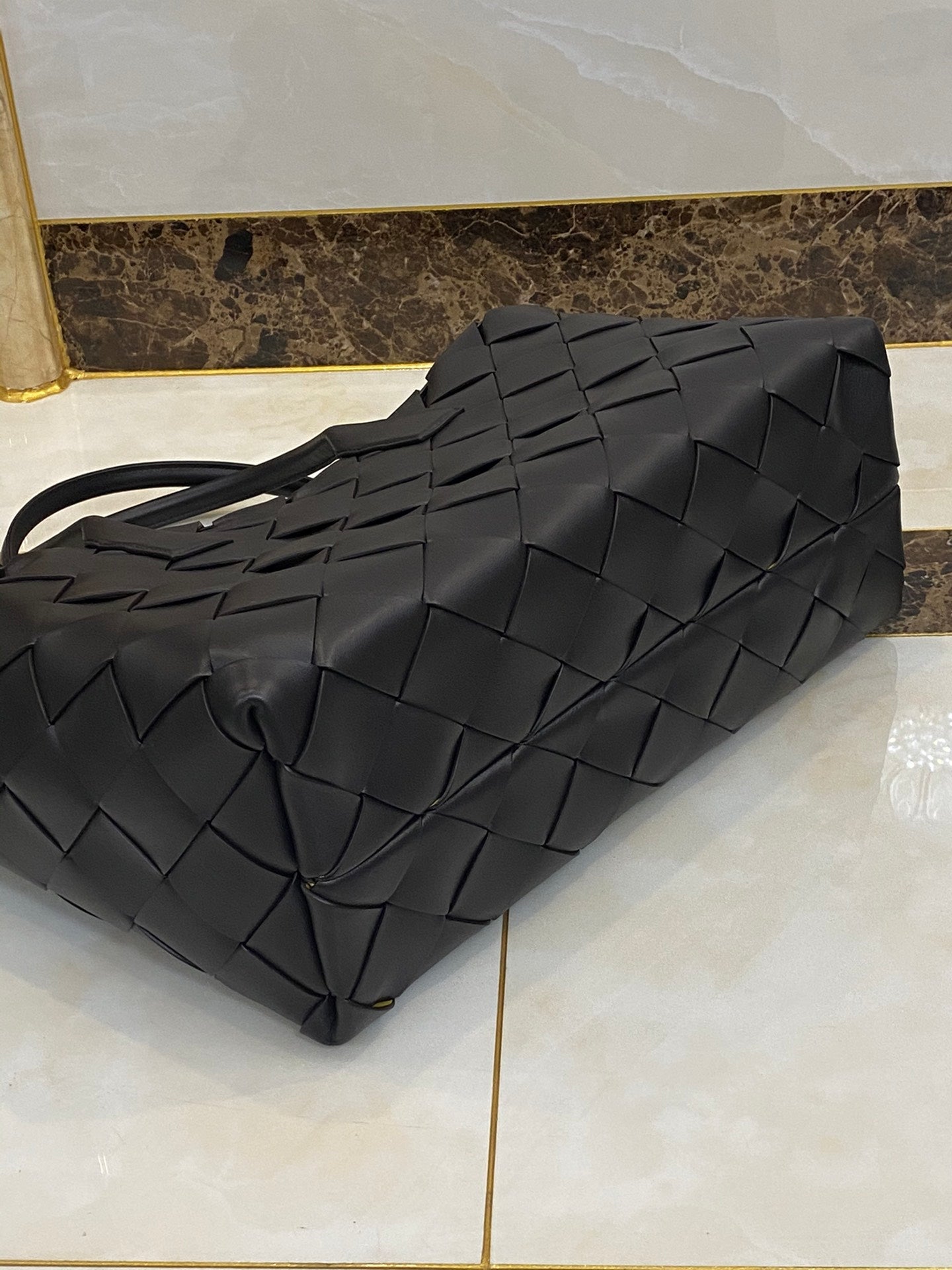 Top Quality MeTop Qualityum Intrecciato Tote Bag Black, For Women, Bags 17.3in/44cm 630817VMAY32544