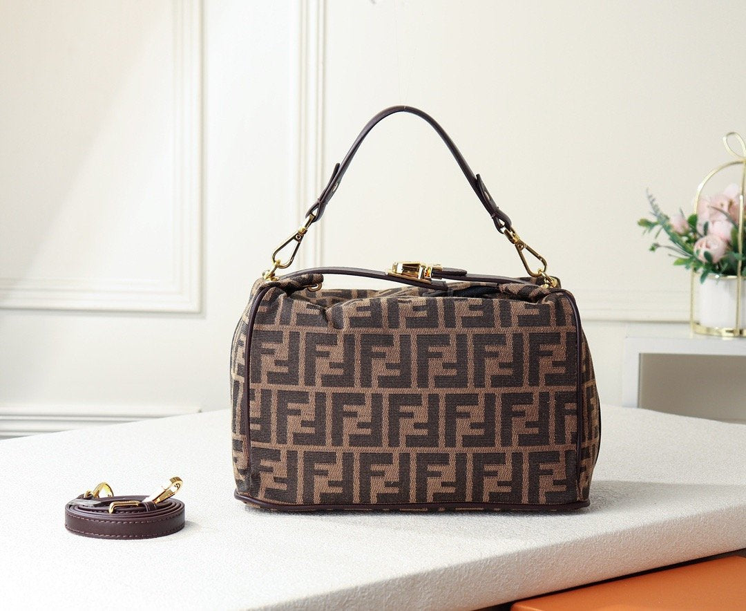 EN - New 1:1 rep  Bags FEI 100