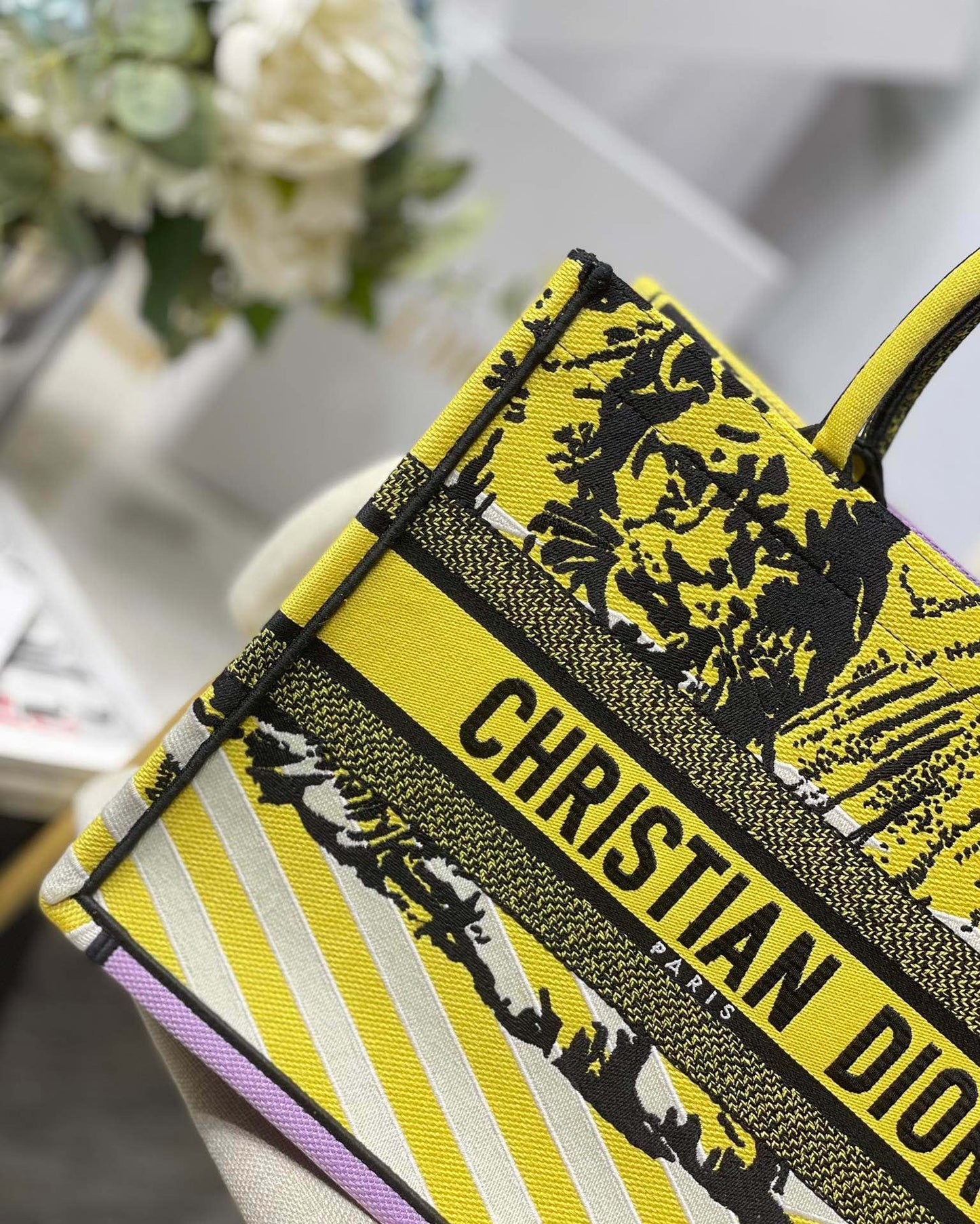 Top Quality MeTop Qualityum Book Tote Yellow And Pink, For Women, Womens Handbags 14in/36cm CD