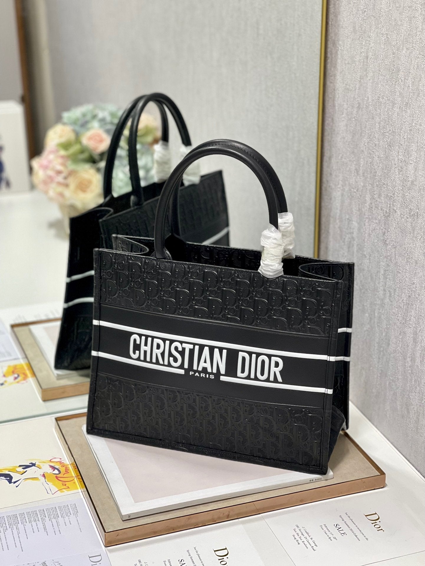 Top Quality MeTop Qualityum Book Tote Black, For Women, Womens Handbags 14in/36cm CD