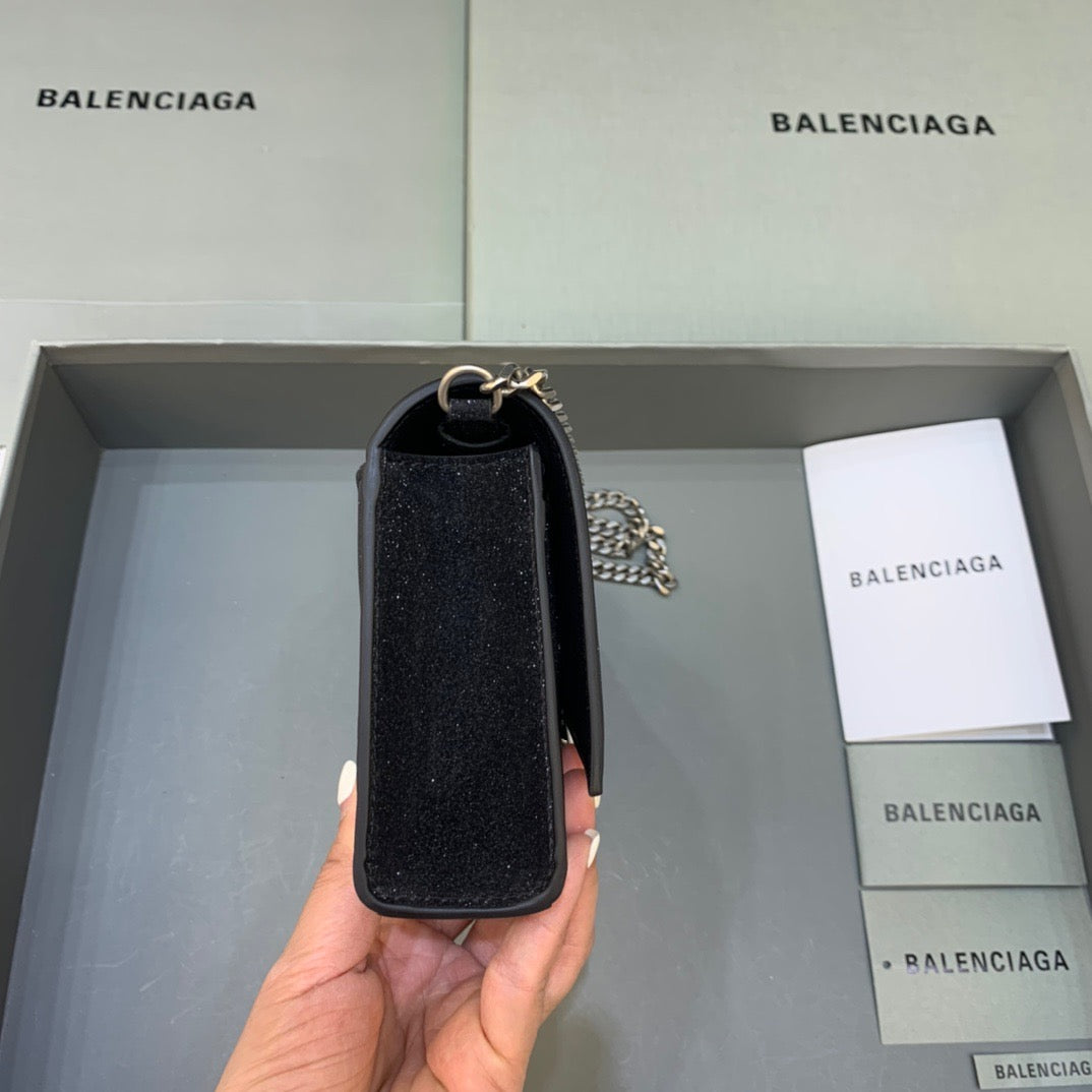 Top Quality Hourglass Wallet On Chain in Black, For Women,  Bags 7.6in/19cm 6560502102G1000