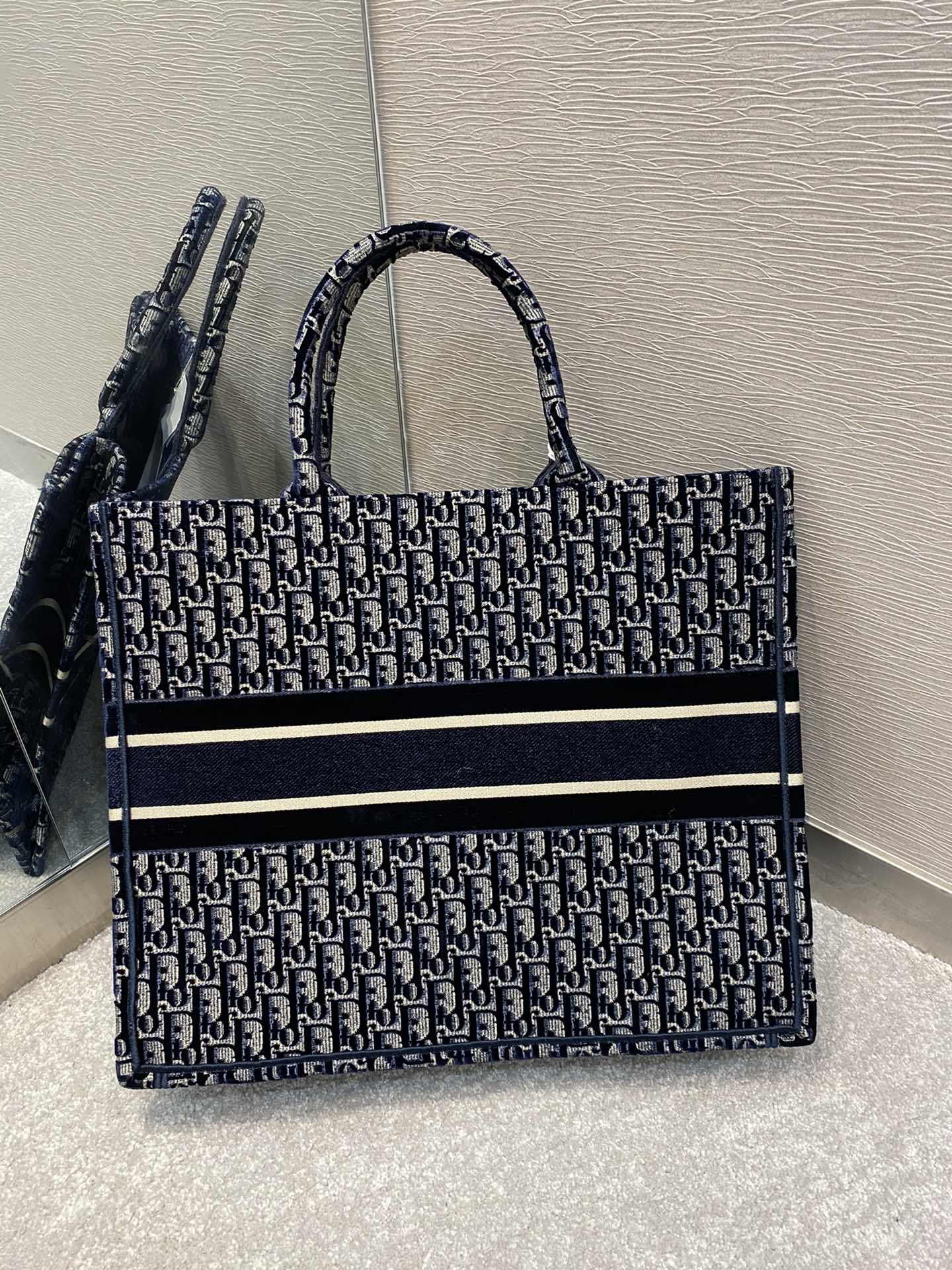 Top Quality MeTop Qualityum Book Tote Dark Blue For Women 14in/36cm CD M1296ZRIW_M928