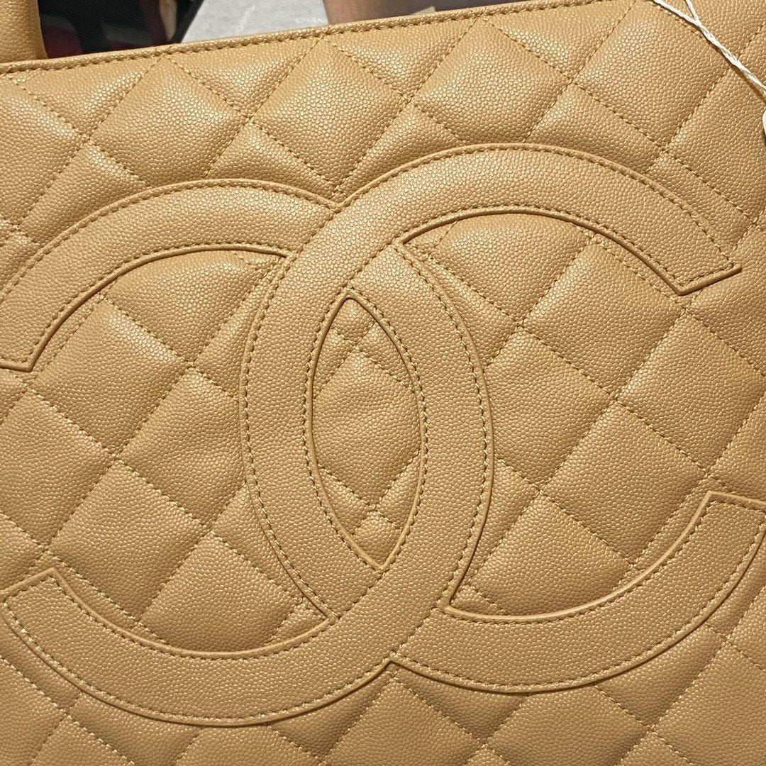 CHLMedallion Tote Gold Hardware Caviar Yellow For Women, Women’s Handbags, Shoulder Bags 15in/32cm
