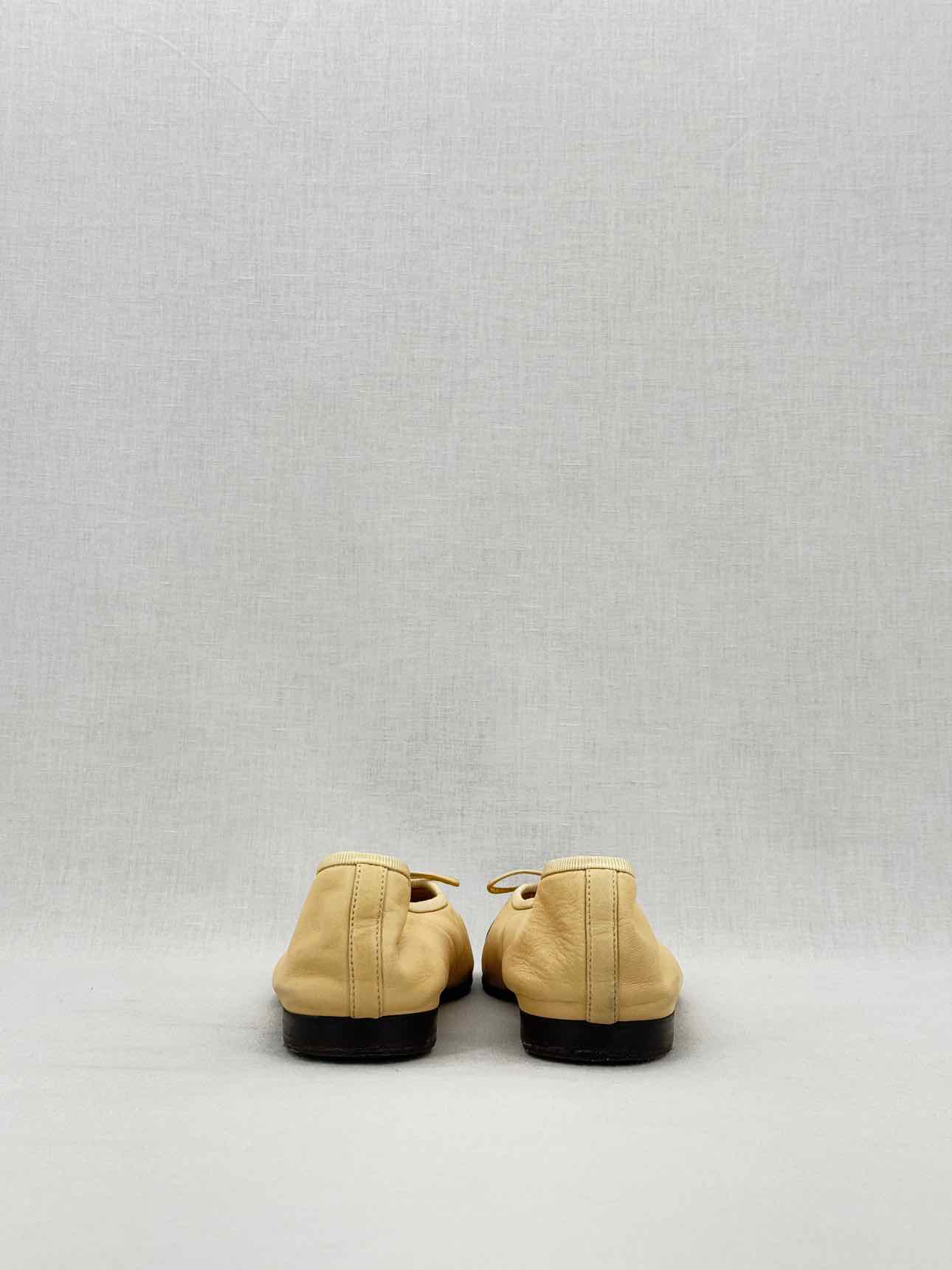 CHANEL Beige & Black Size EU 37 Ballet Flats