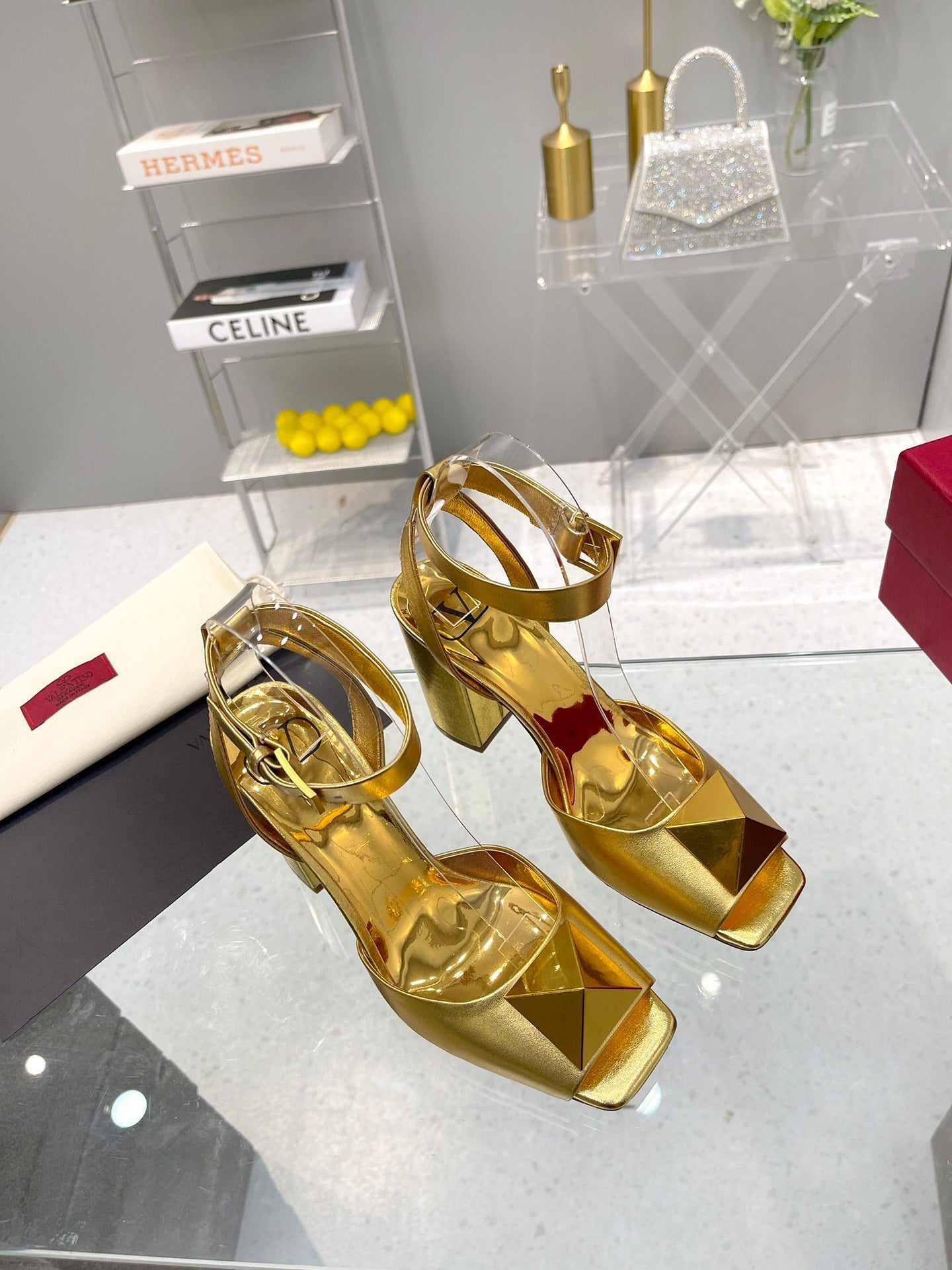 Valentino Garavani One Stud Sandal With Maxi Stud EmbellisTop Qualityent Gold For Women XW0S0EI6CYII16