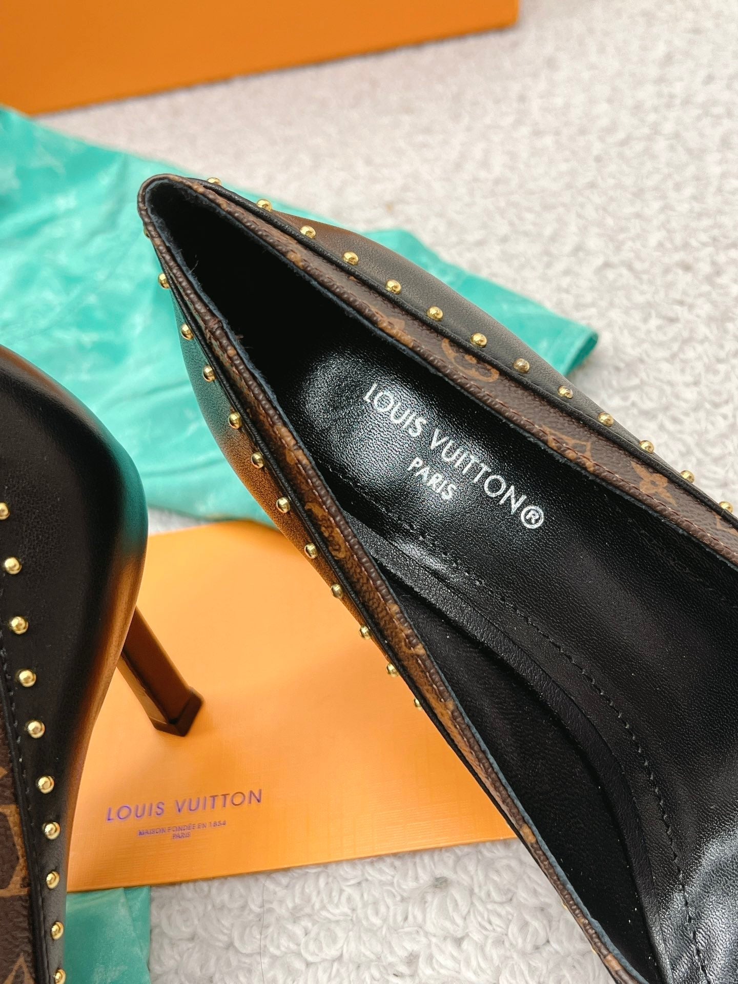 New 1:1 rep LUV High Heel Shoes 041