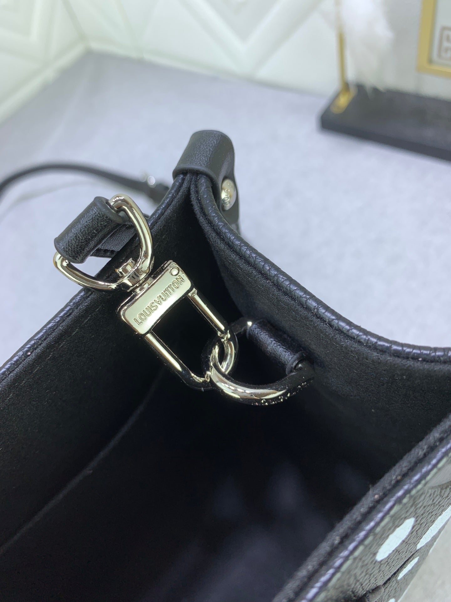 EN - New 1:1 rep Bag LUV 638