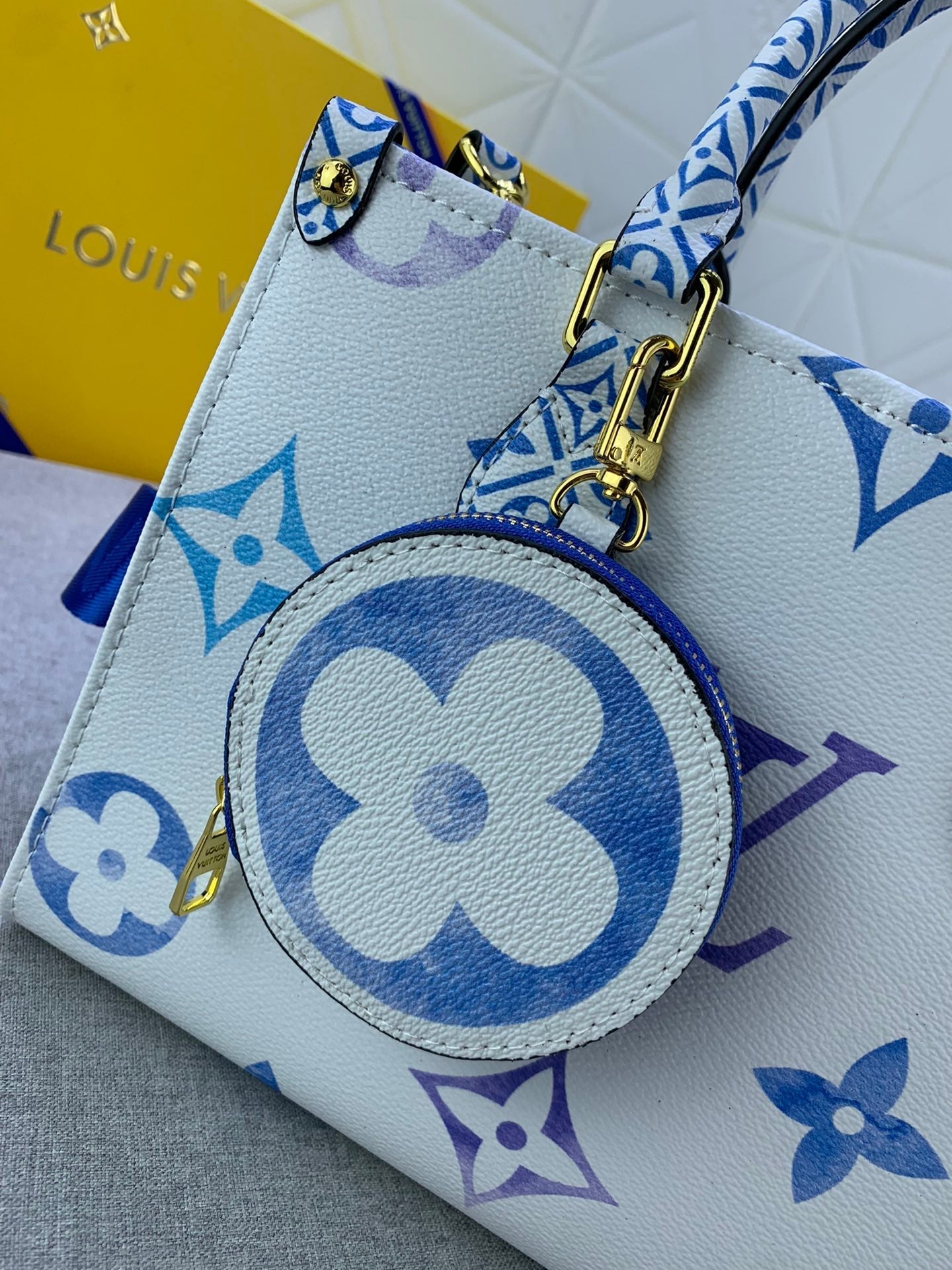 EN - Luxury Bags LUV 820