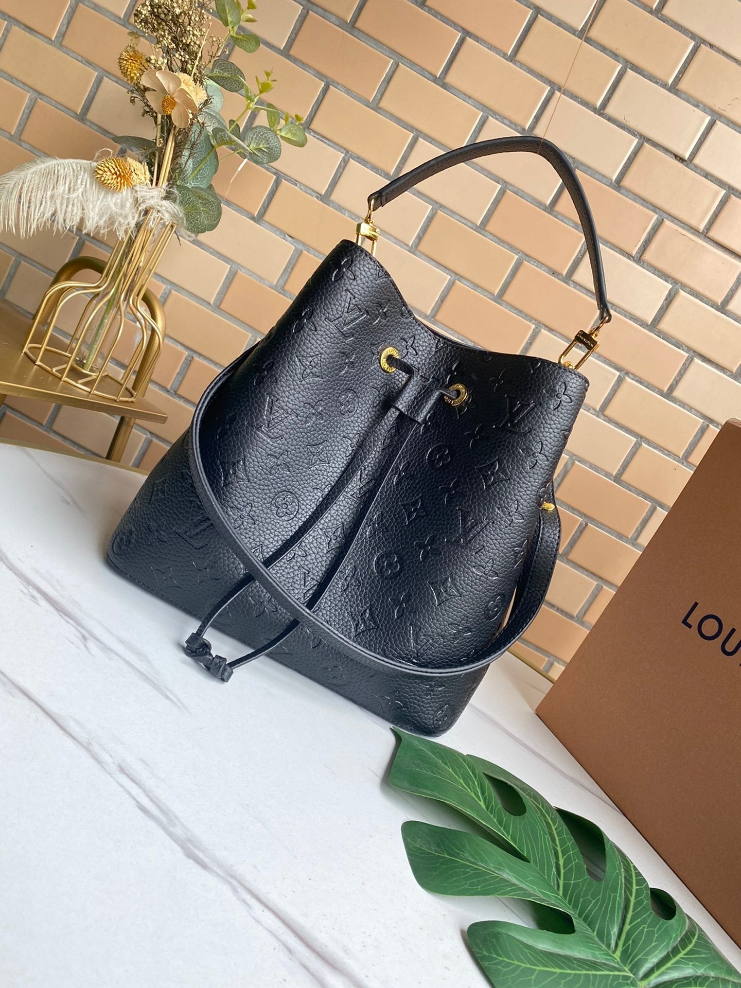 Top Quality NeoNoe MM Bucket Bag Monogram Empreinte Black For Women, Womens Handbags, Shoulder Bags 10.2in/26cm Top Quality M45256
