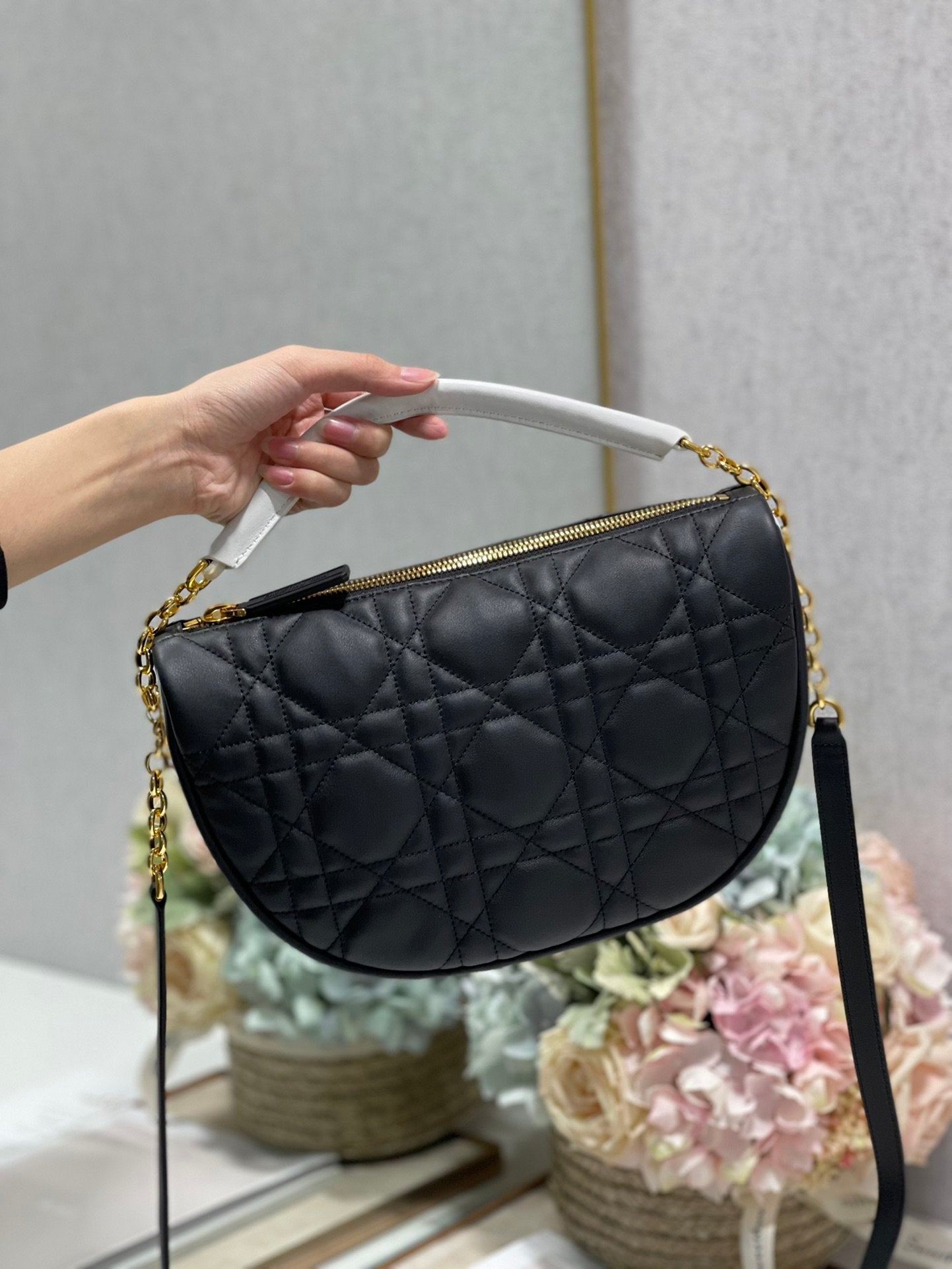 Top Quality MeTop Qualityum Vibe Hobo Bag Black Cannage, Black Handbags, Crossbody Bags, 30cm CD M7201ONOA_M911