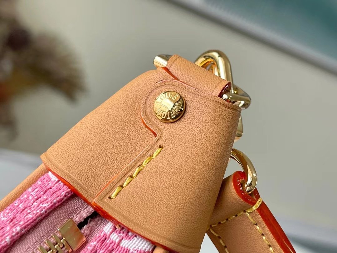 Top Quality Loop Since 1854 Jacquard Pink By Nicolas Ghesquière For Cruise Show, WoHandbags 9.1in/23cm Top Quality M81166