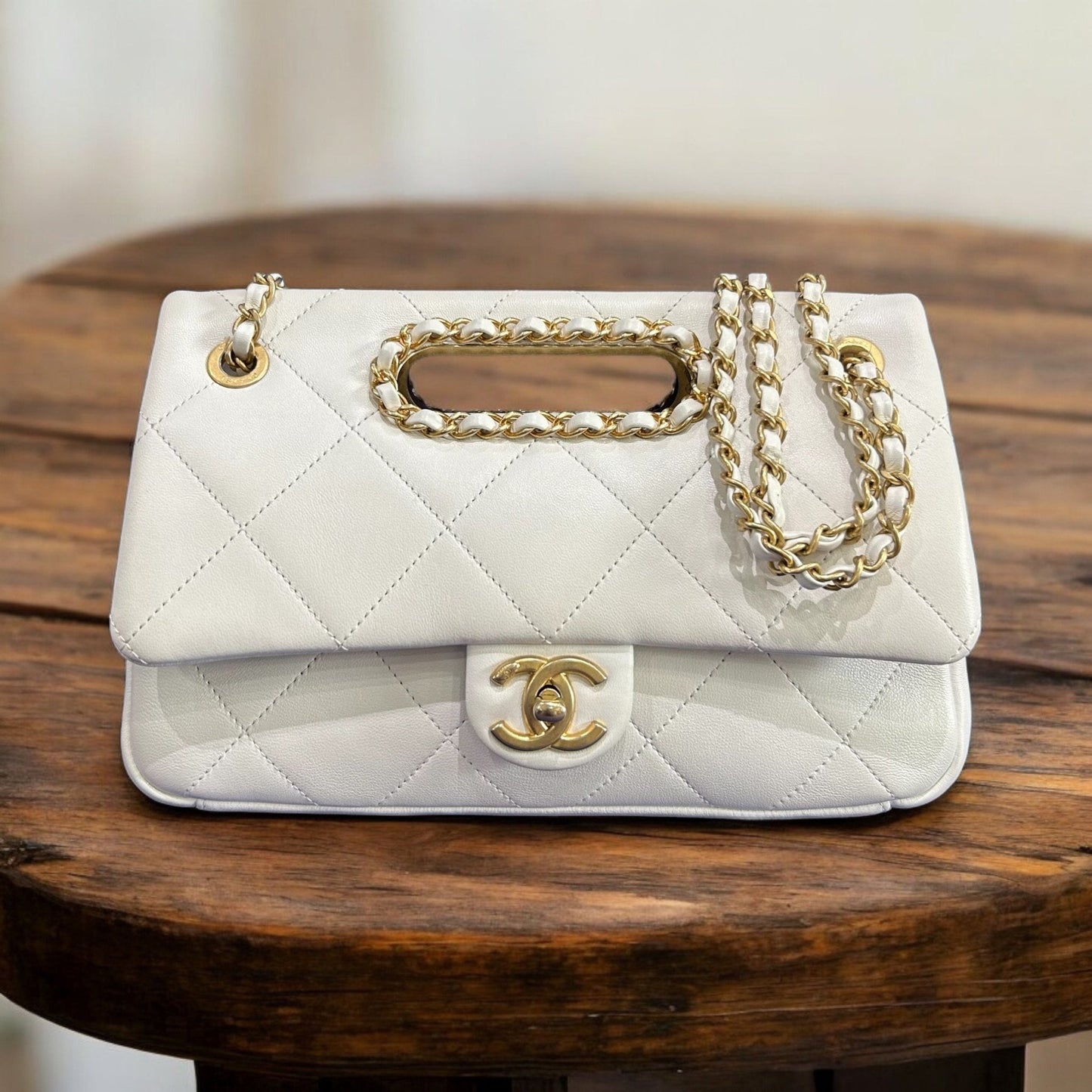 Chanel - Catch flap bag