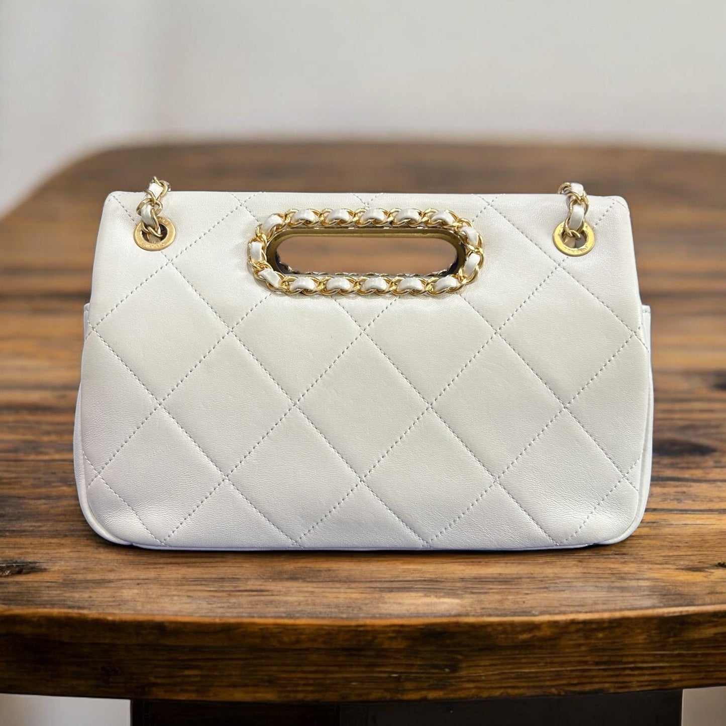 Chanel - Catch flap bag