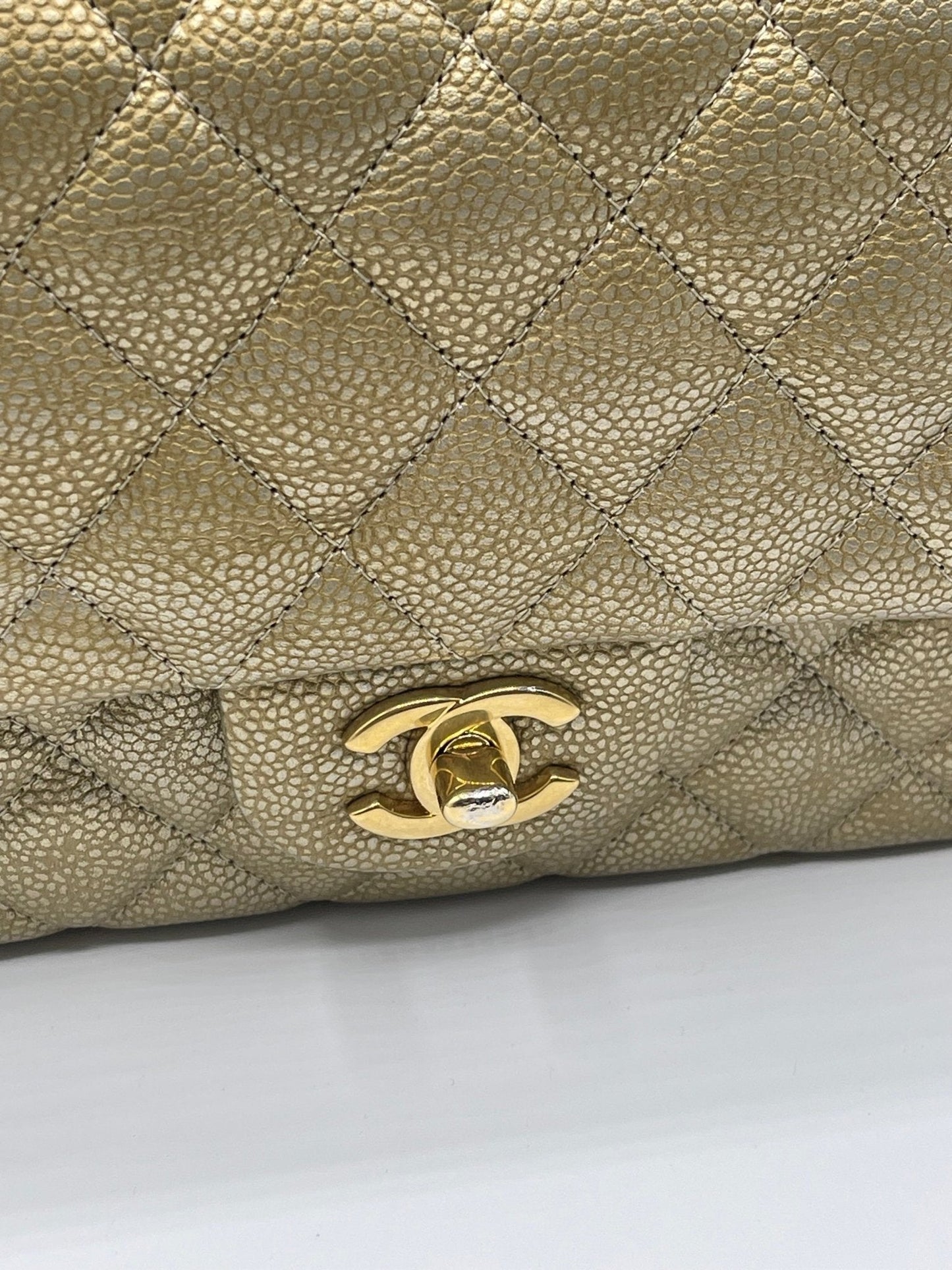 Chanel - Sac 11.12 Timeless doré irisé