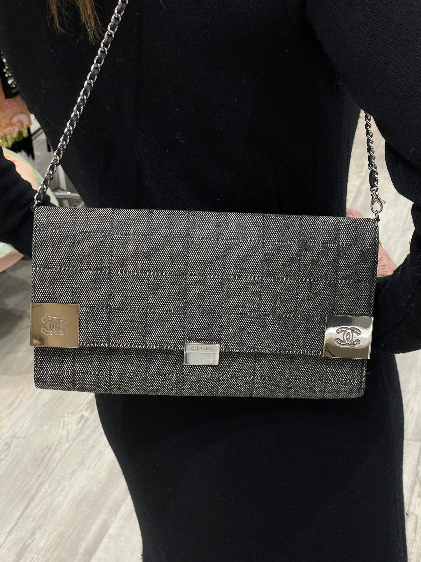 Chanel - sac baguette classique jersey gris