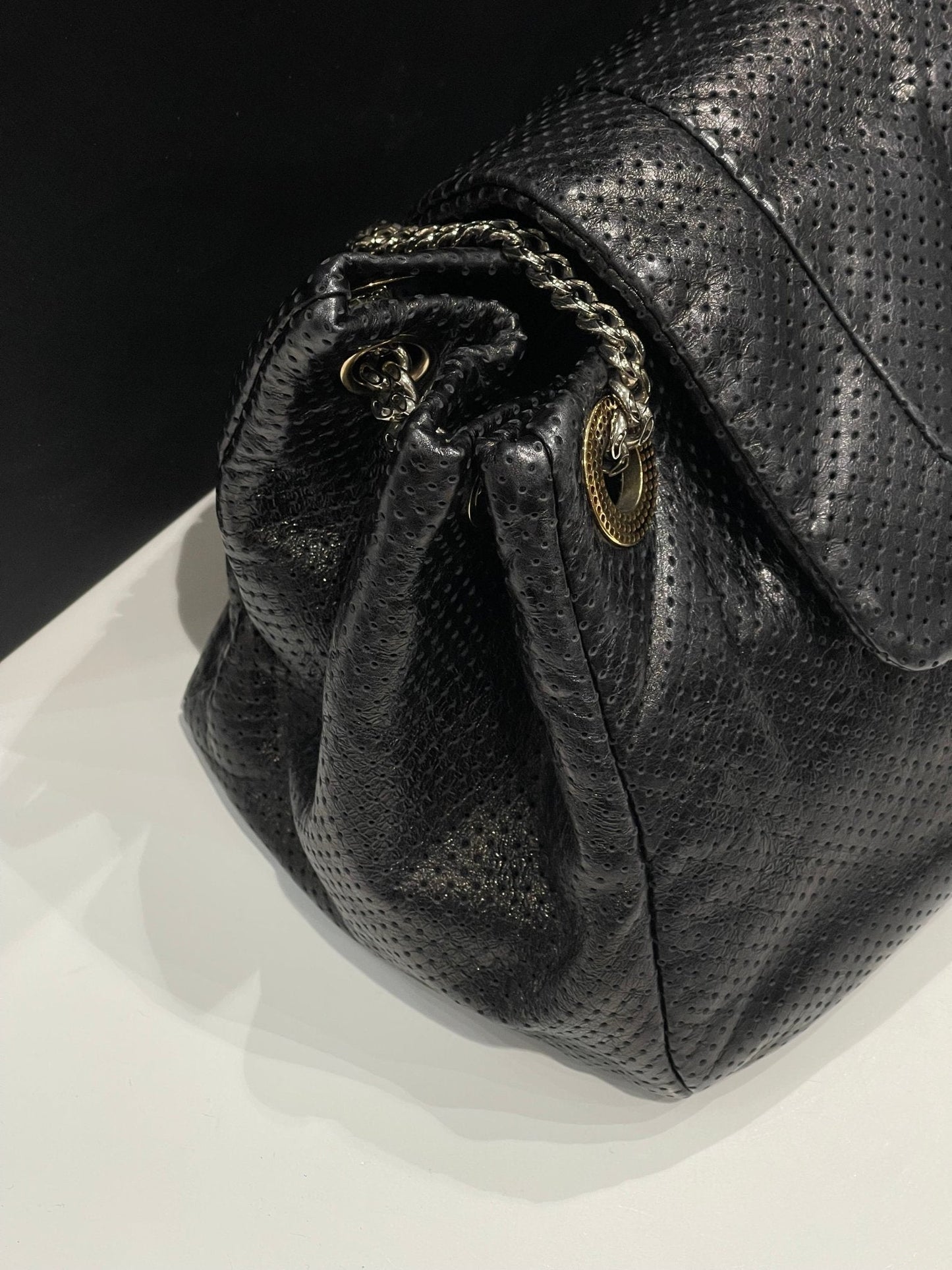 Chanel - sac demoiselle cuir perforé noir