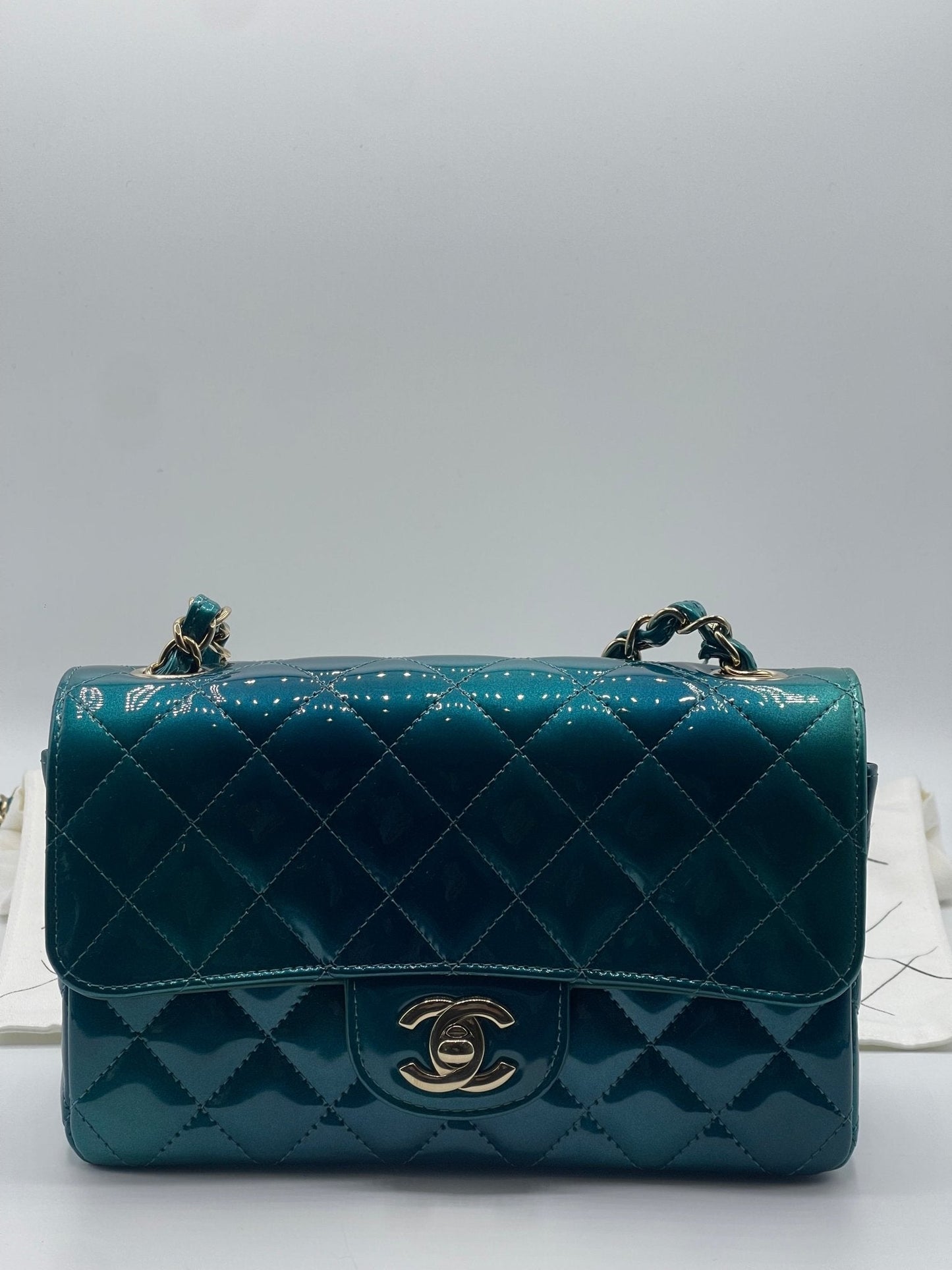 Chanel - Sac mini classique timeless 20 verni bleu vert