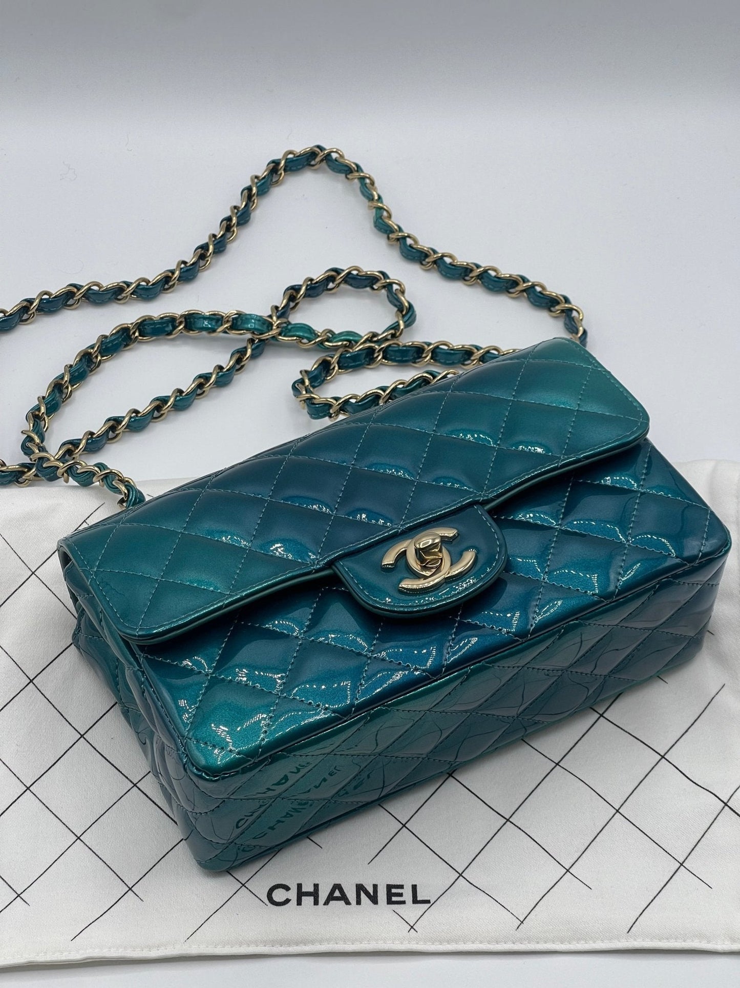 Chanel - Sac mini classique timeless 20 verni bleu vert