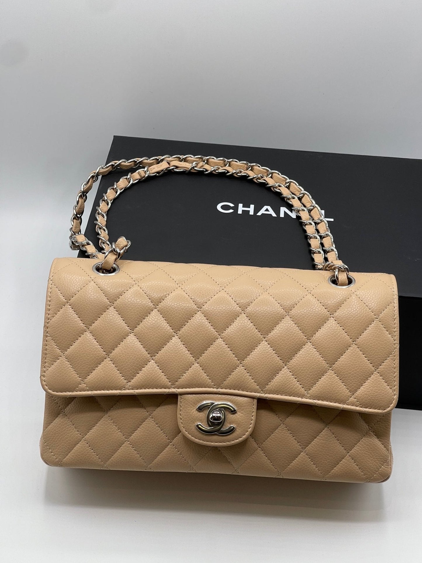 Chanel - Sac Timeless 25 beige caviar