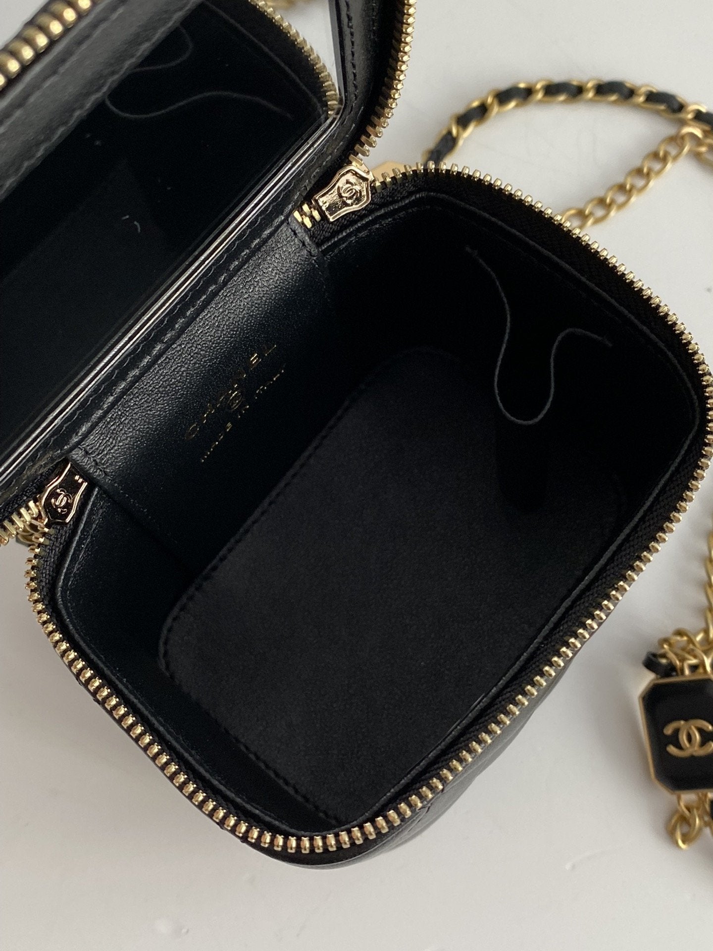 CHLSmall Vanity With Chain Black For Women, Women’s Bags 4.3in/11cm