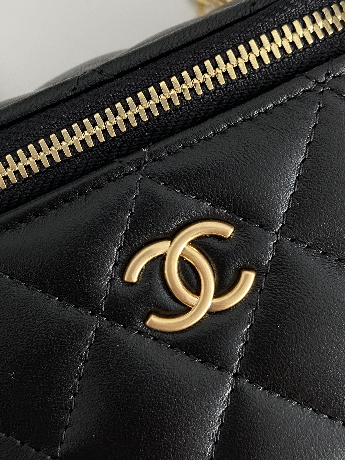 CHLSmall Vanity With Chain Black For Women, Women’s Bags 4.3in/11cm